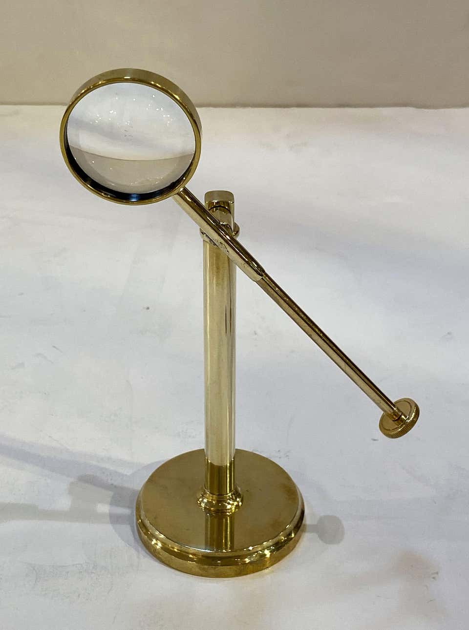 aa895_desk_magnifying_glass_30__master_660179833