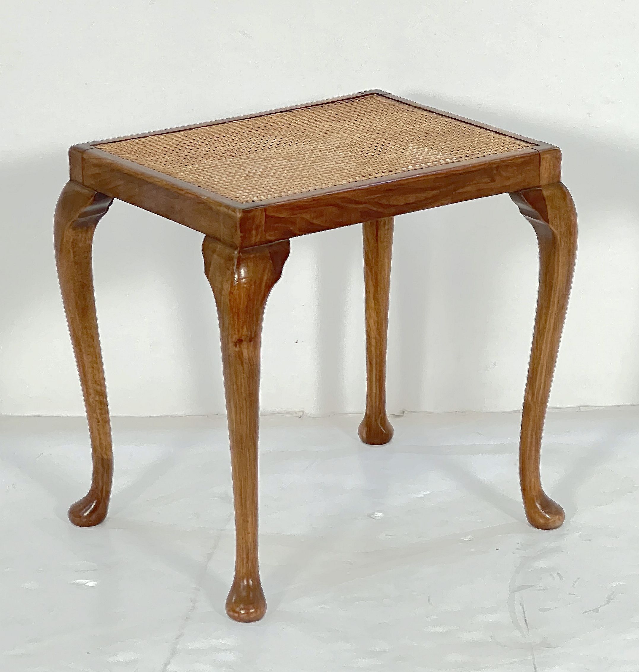 cc059_walnut_stool_2_2075709386