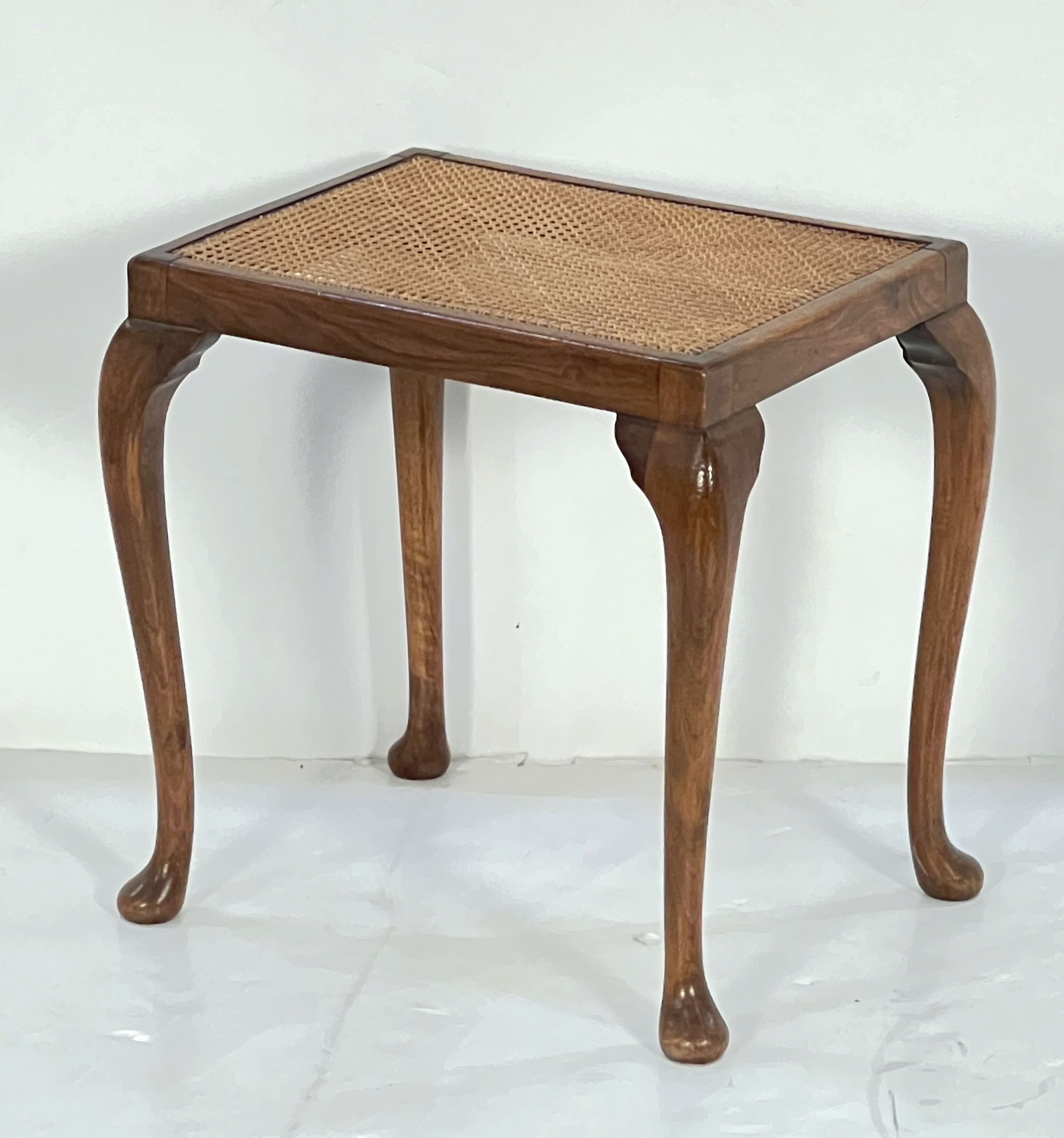 cc059_walnut_stool_36_642808714