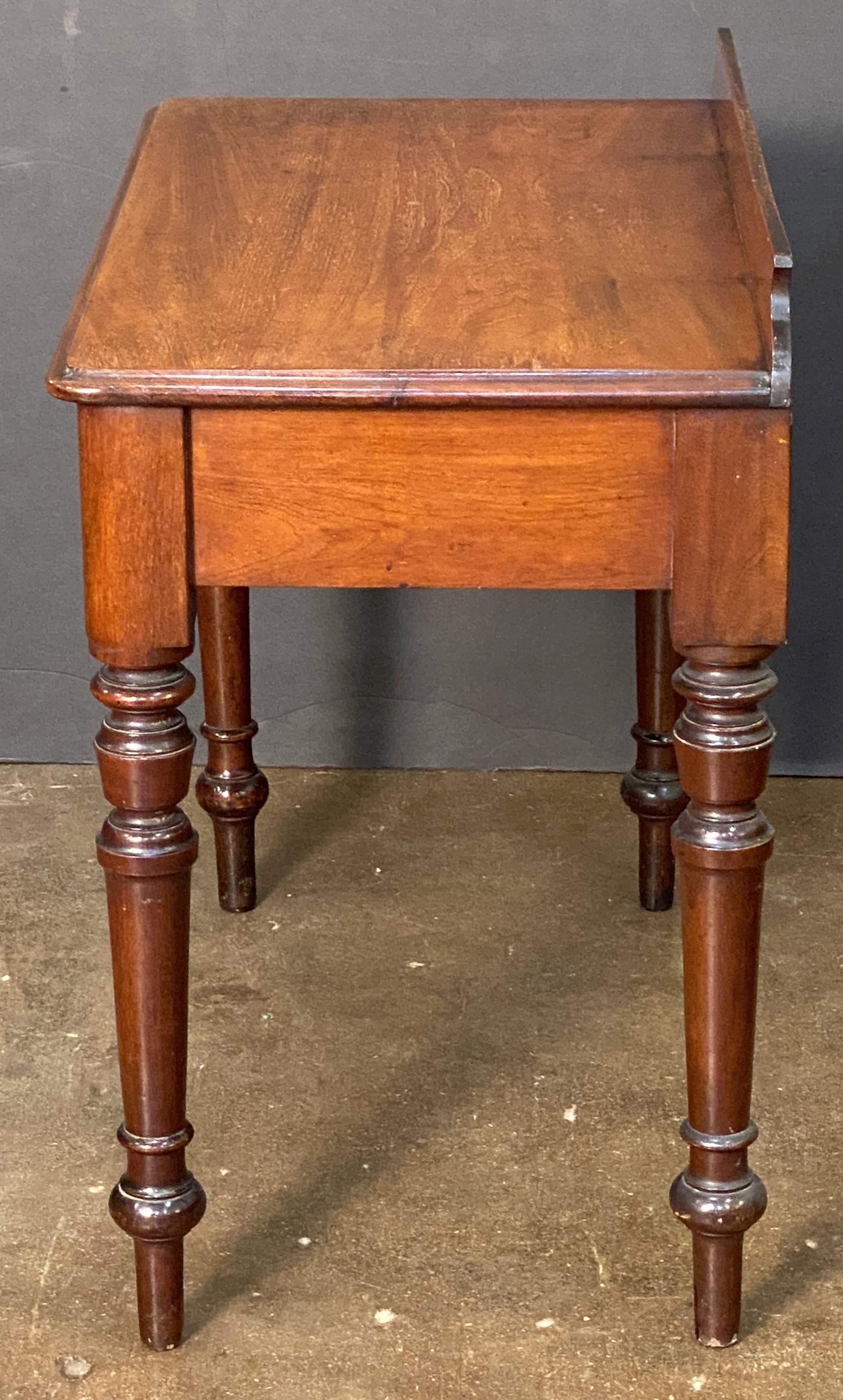 cc125_mahogany_writing_table_68