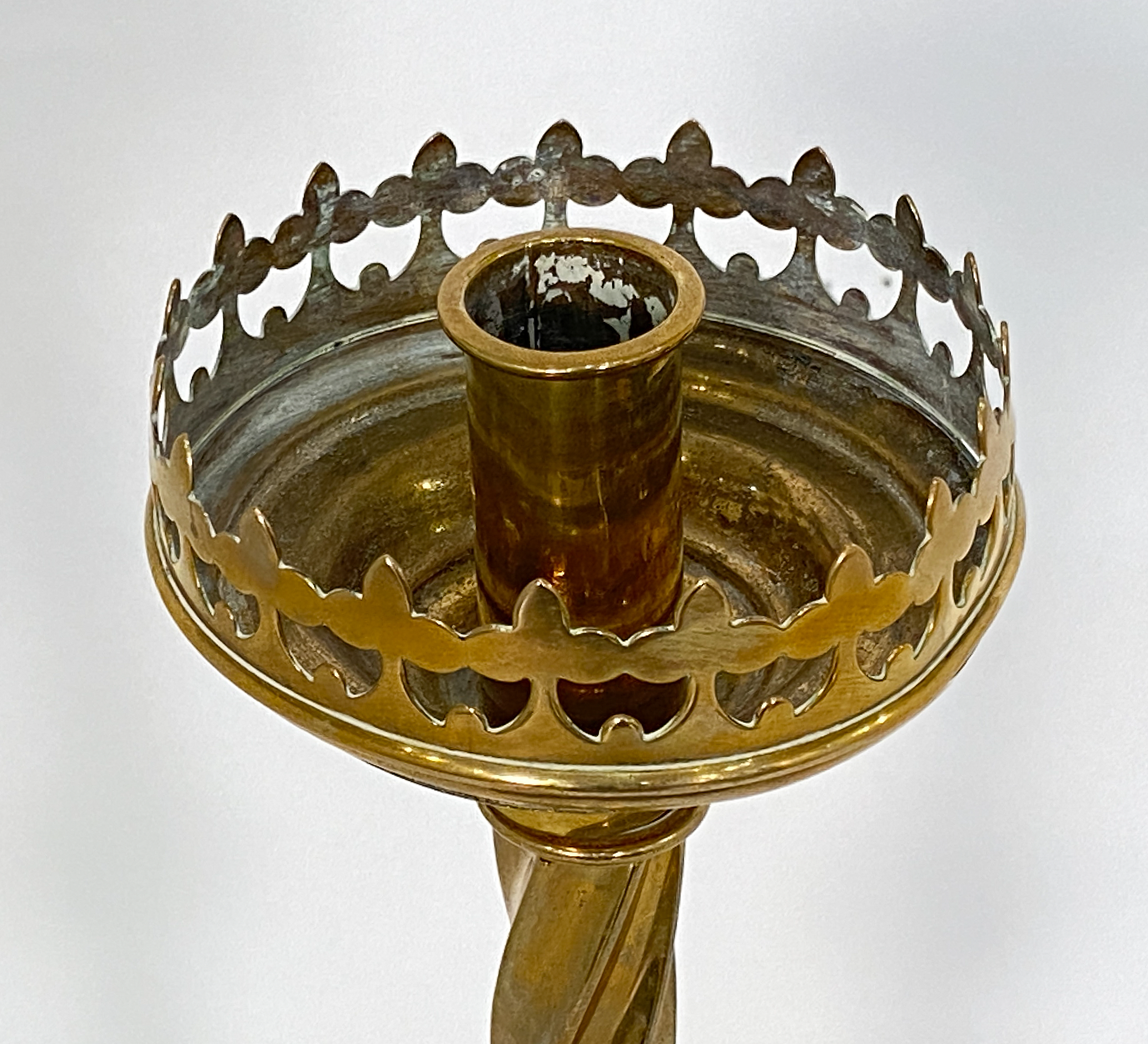 cc236_large_brass_candlesticks_42