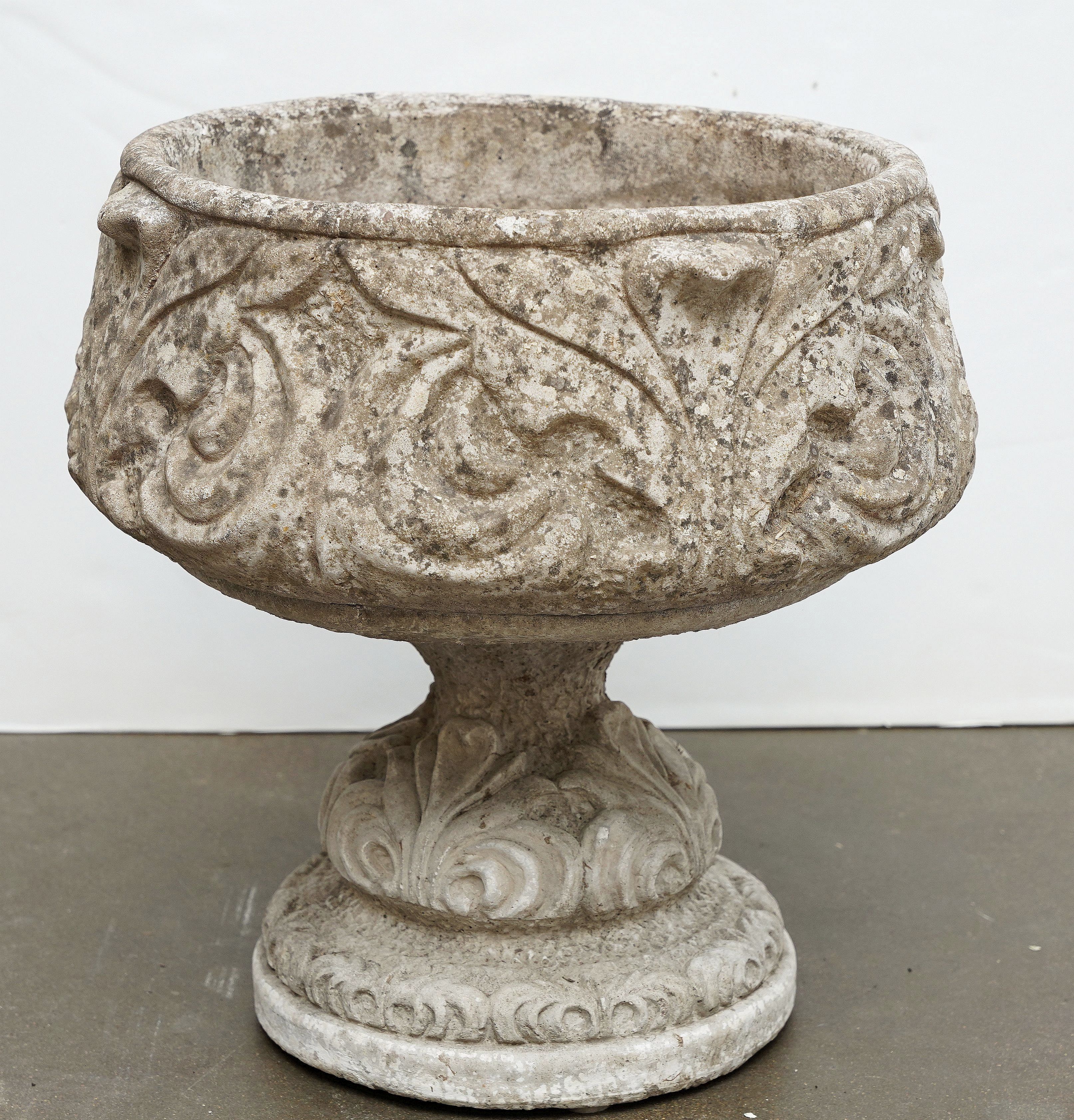 cc552_main2_garden_urns_l_e_a_d