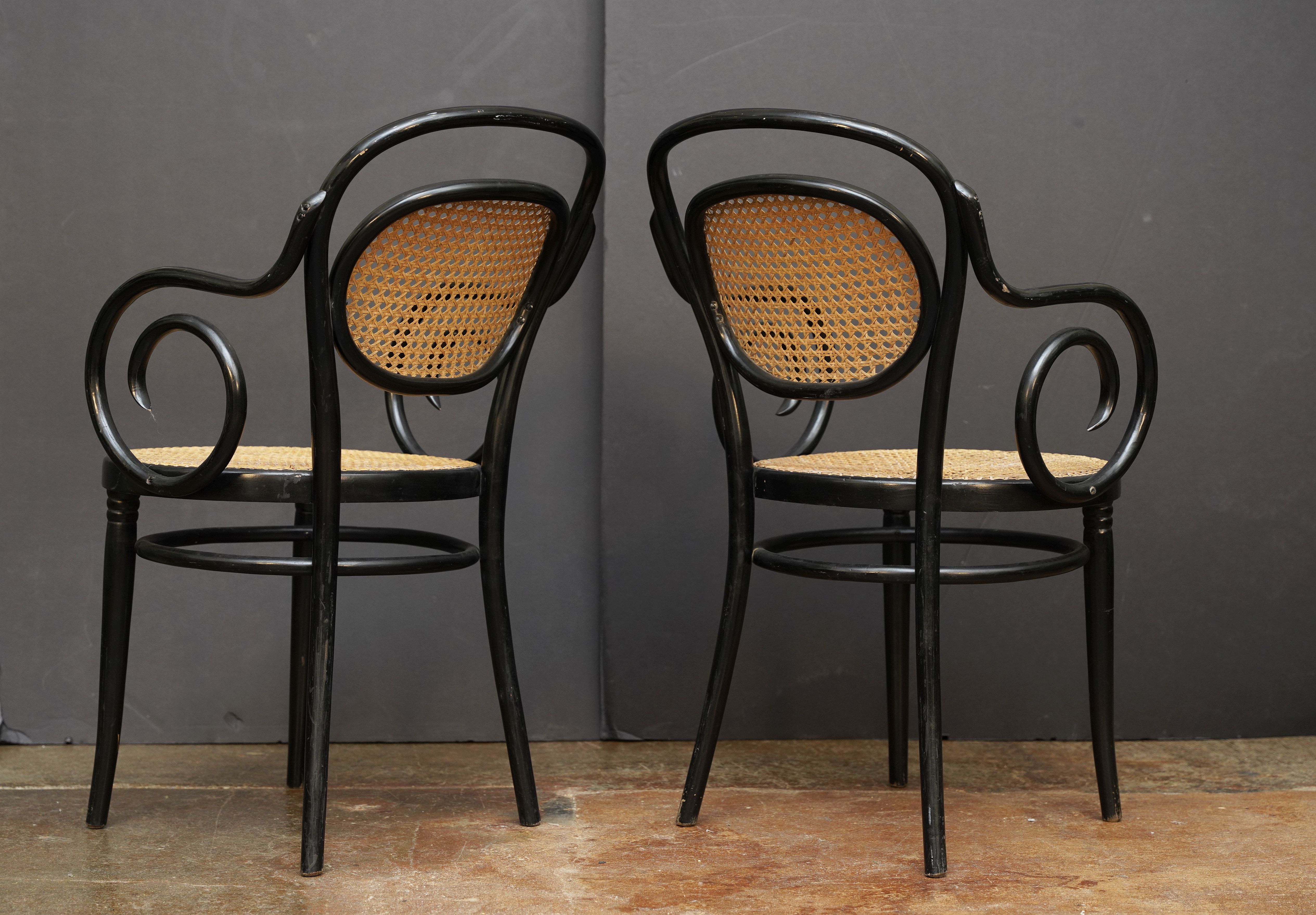 cc714_bentwood_blackchairs_12