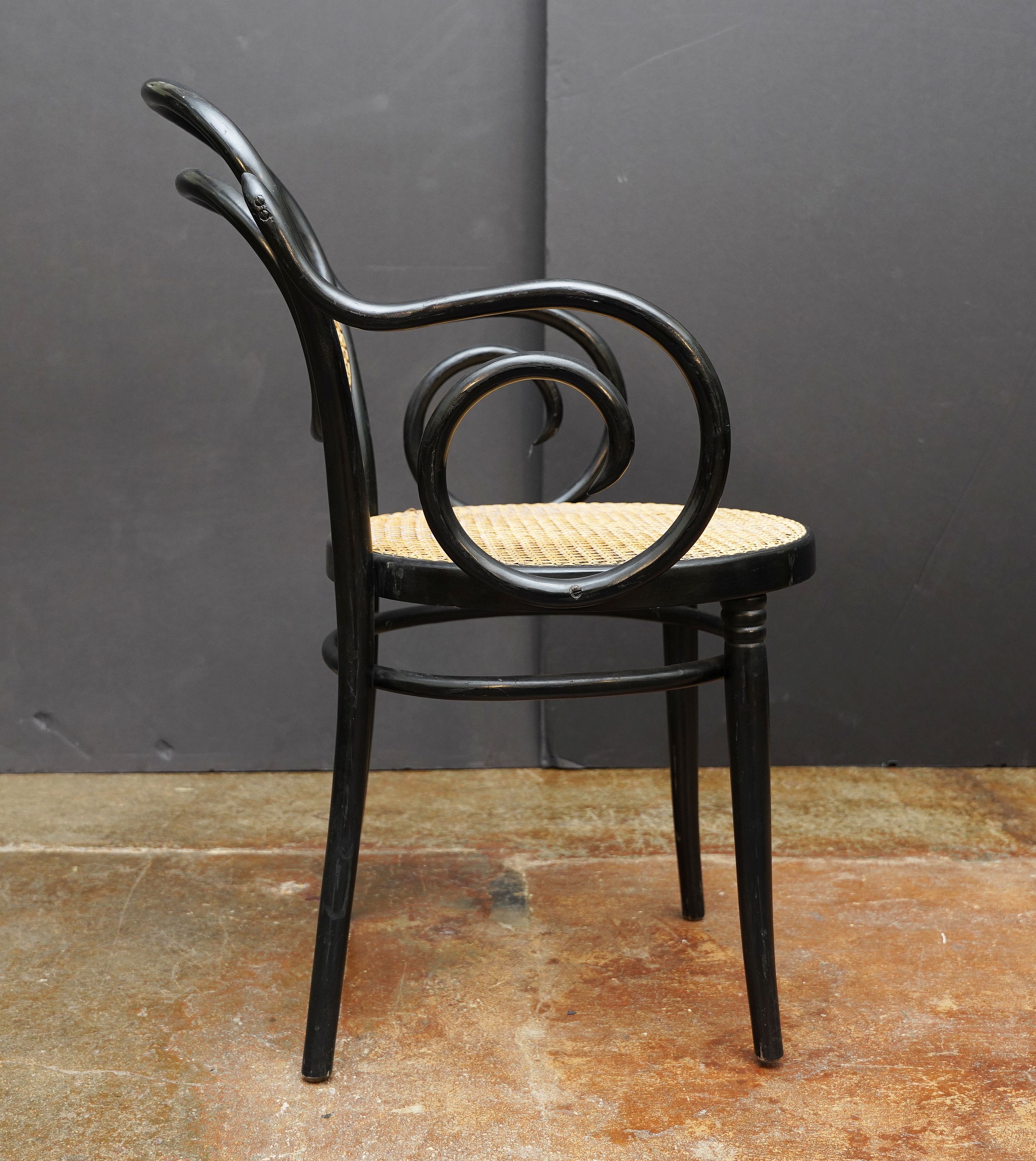 cc714_bentwood_blackchairs_18