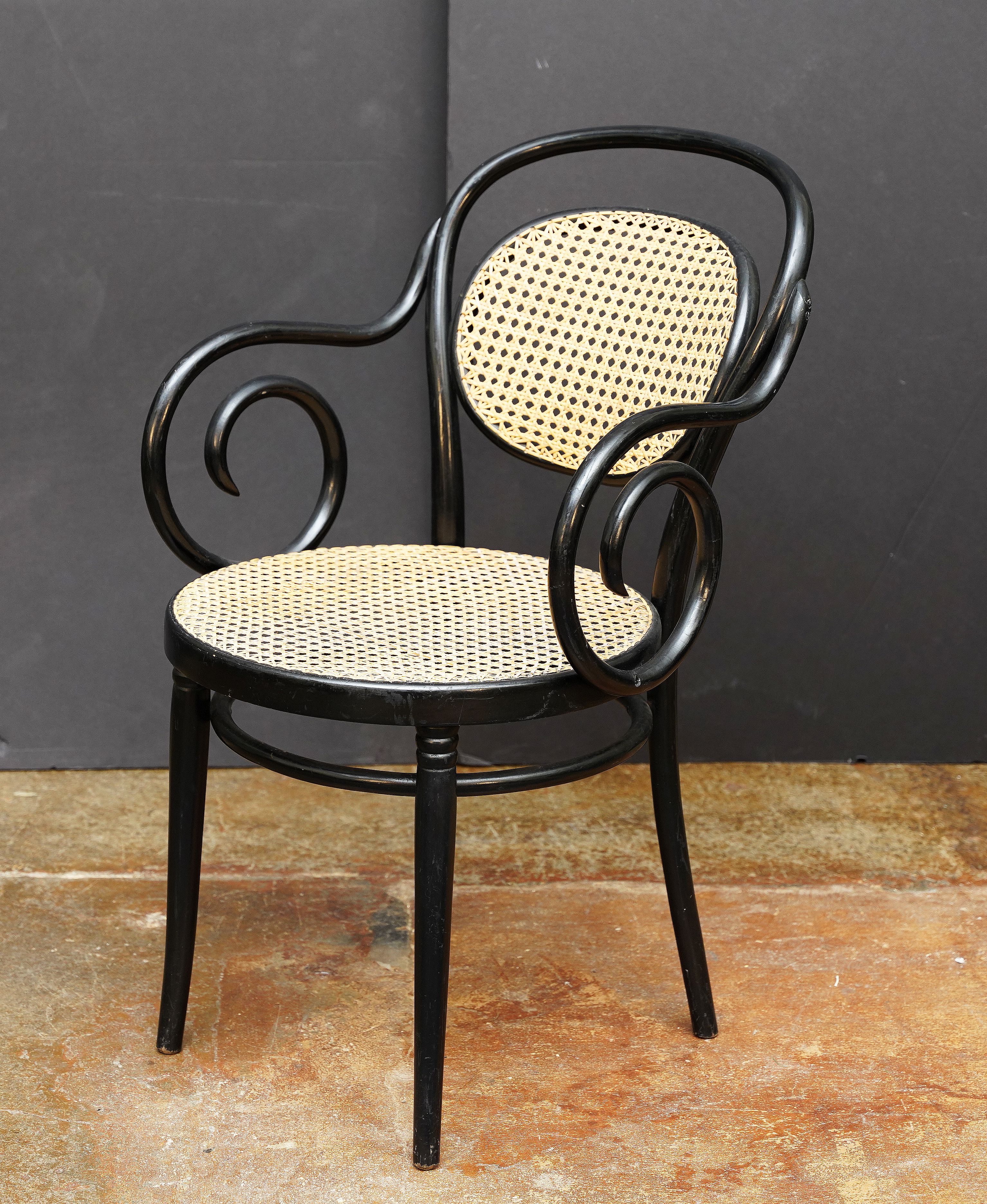 cc714_bentwood_blackchairs_23