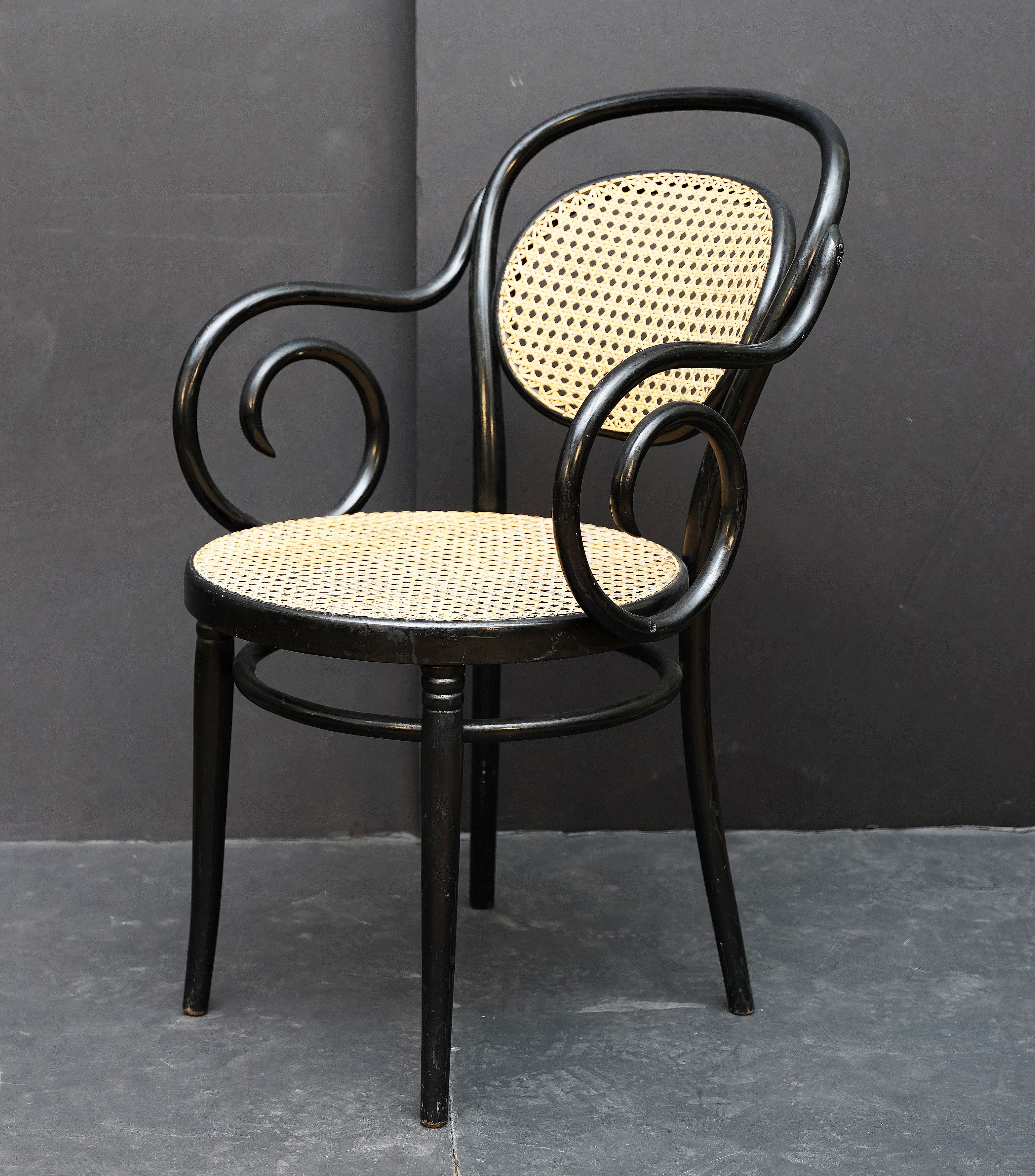 cc714_bentwood_blackchairs_25