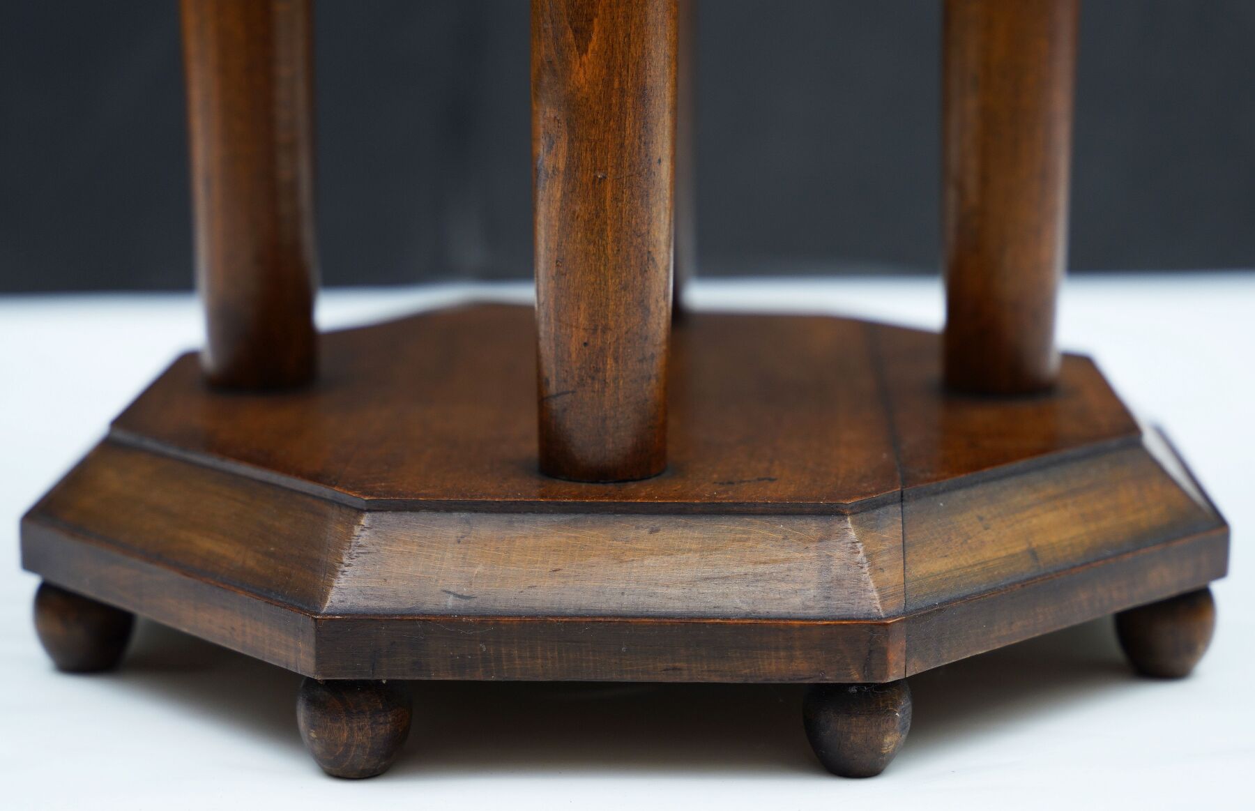 cc816_octagonal_bistro_table_11