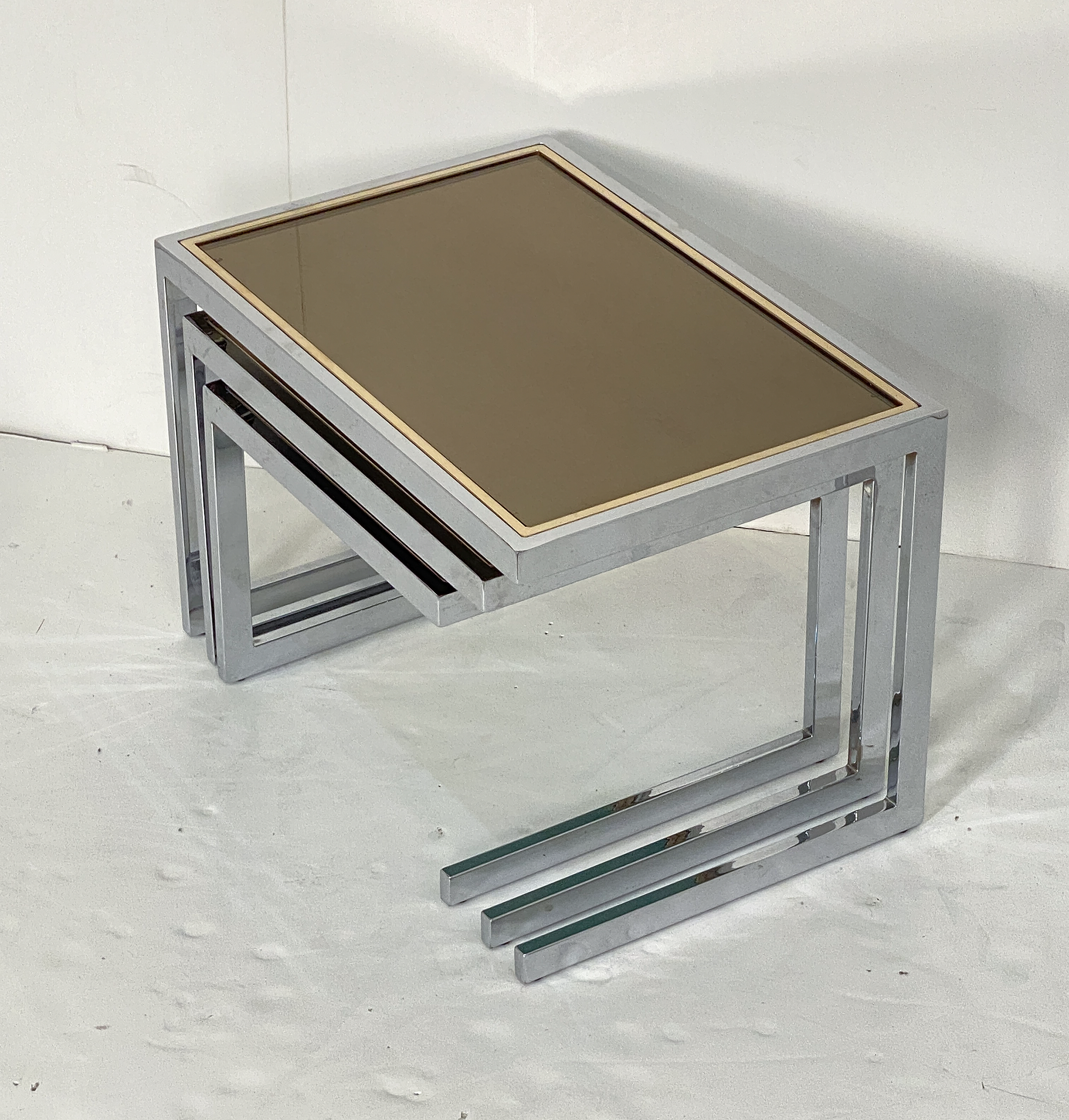 dd133_set_of_3_nest_tables_26