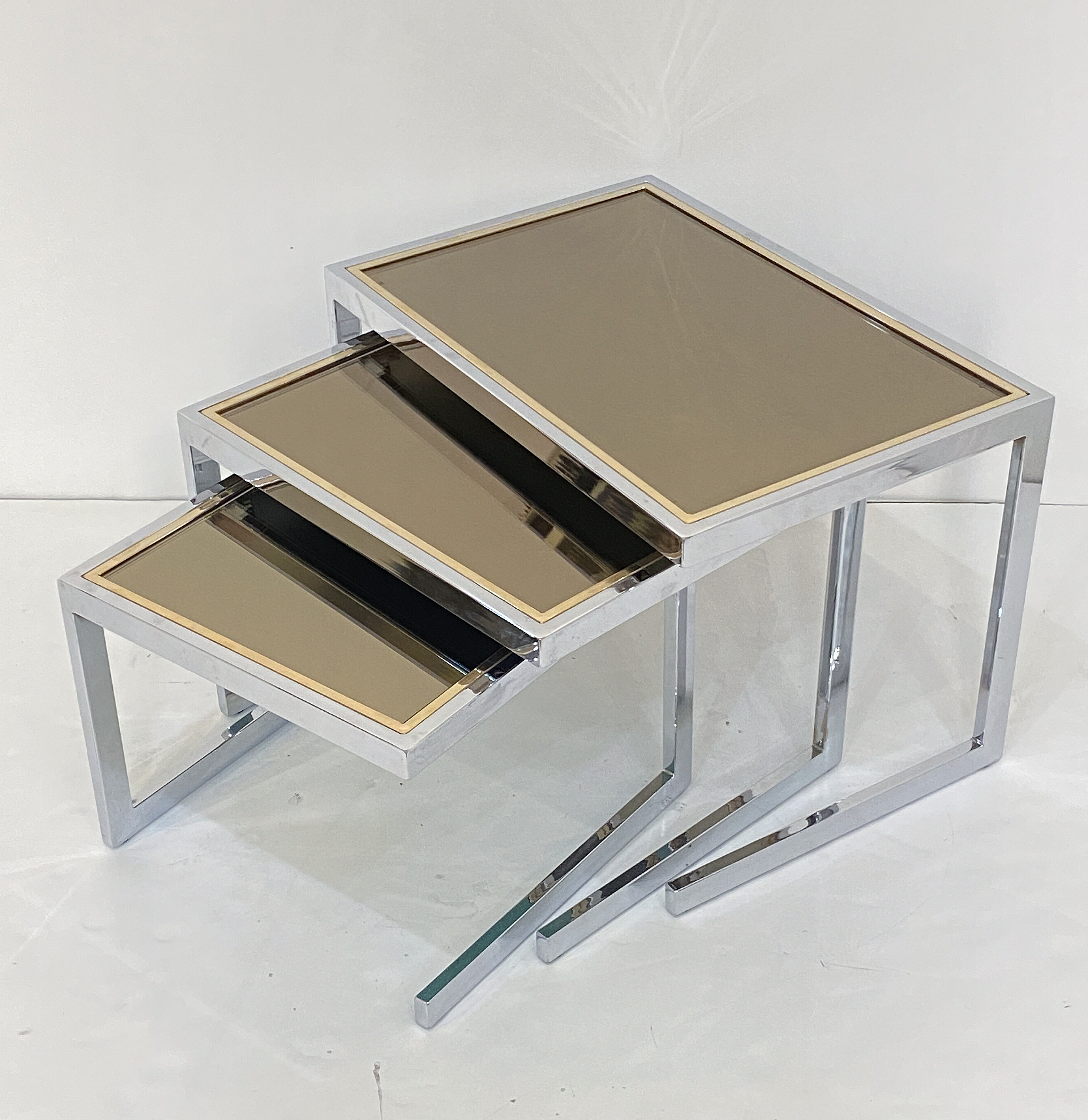 dd133_set_of_3_nest_tables_46