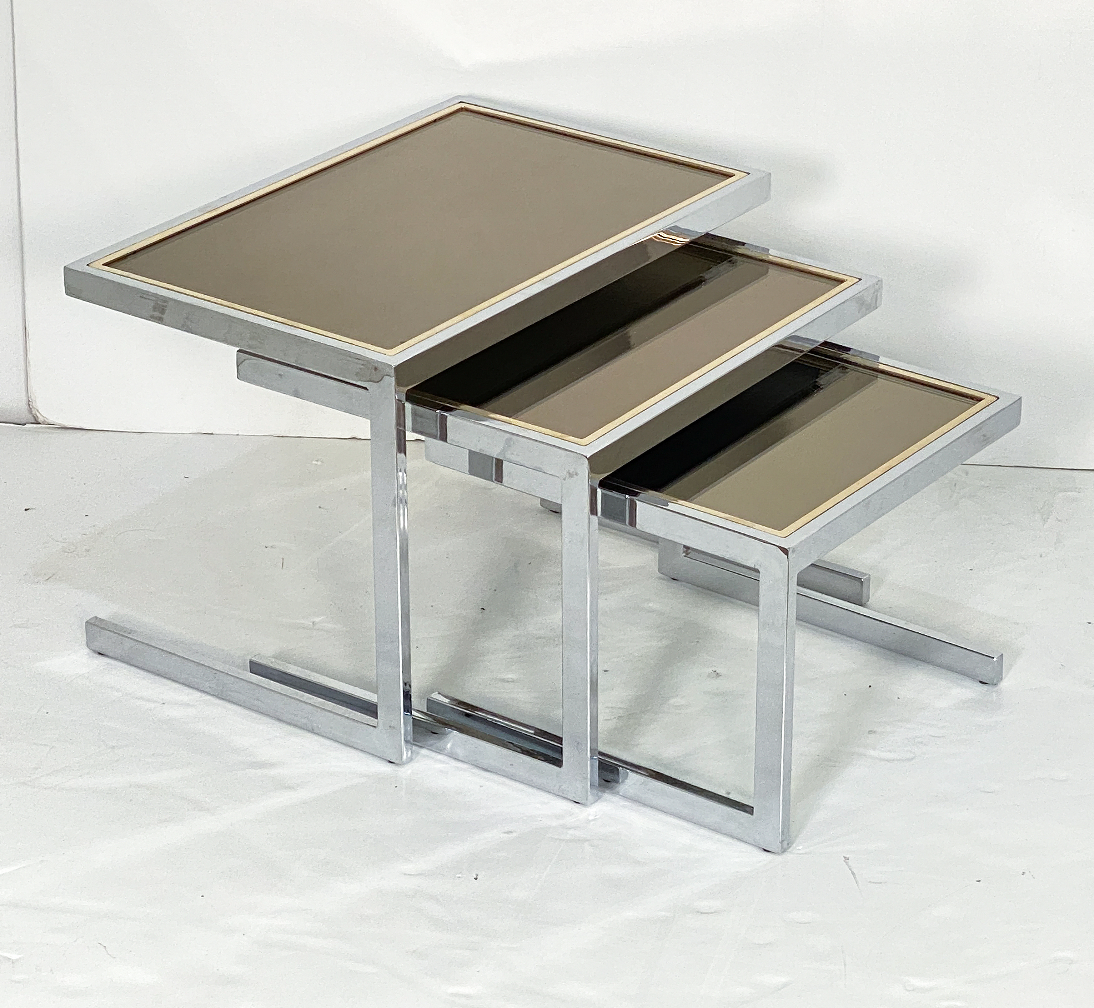 dd133_set_of_3_nest_tables_4l_e_a_d