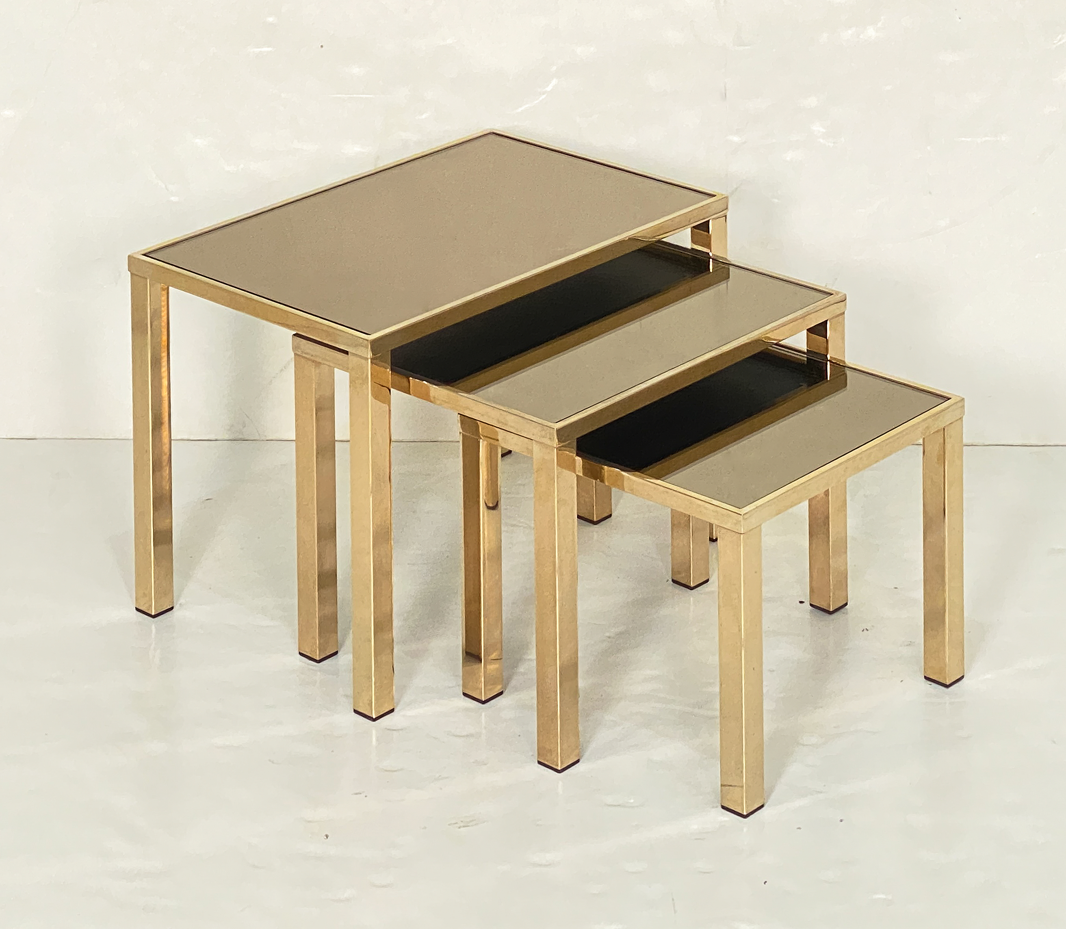 dd134_belgium_nesting_table_2_l_e_a_d