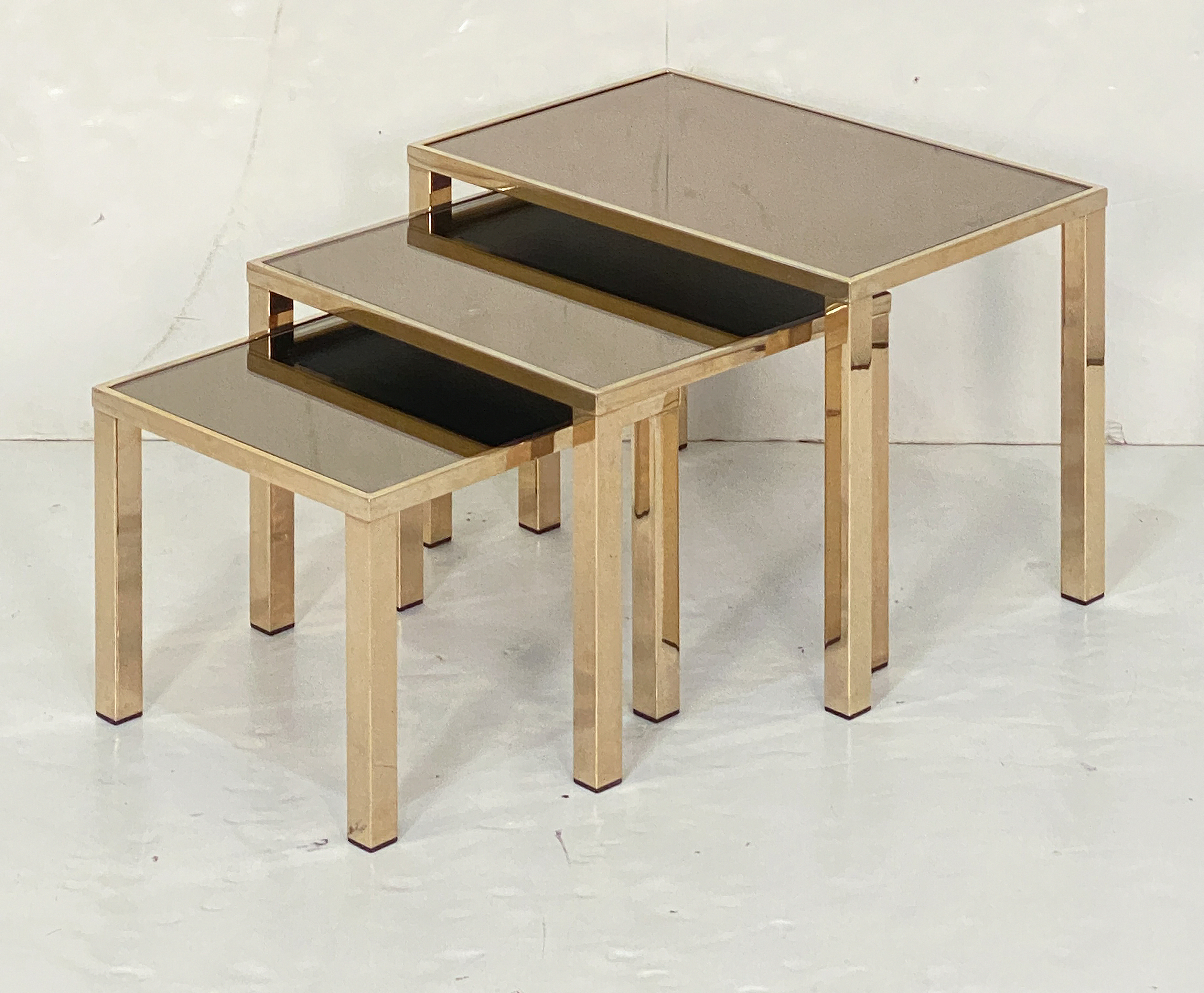 dd134_belgium_nesting_table_34