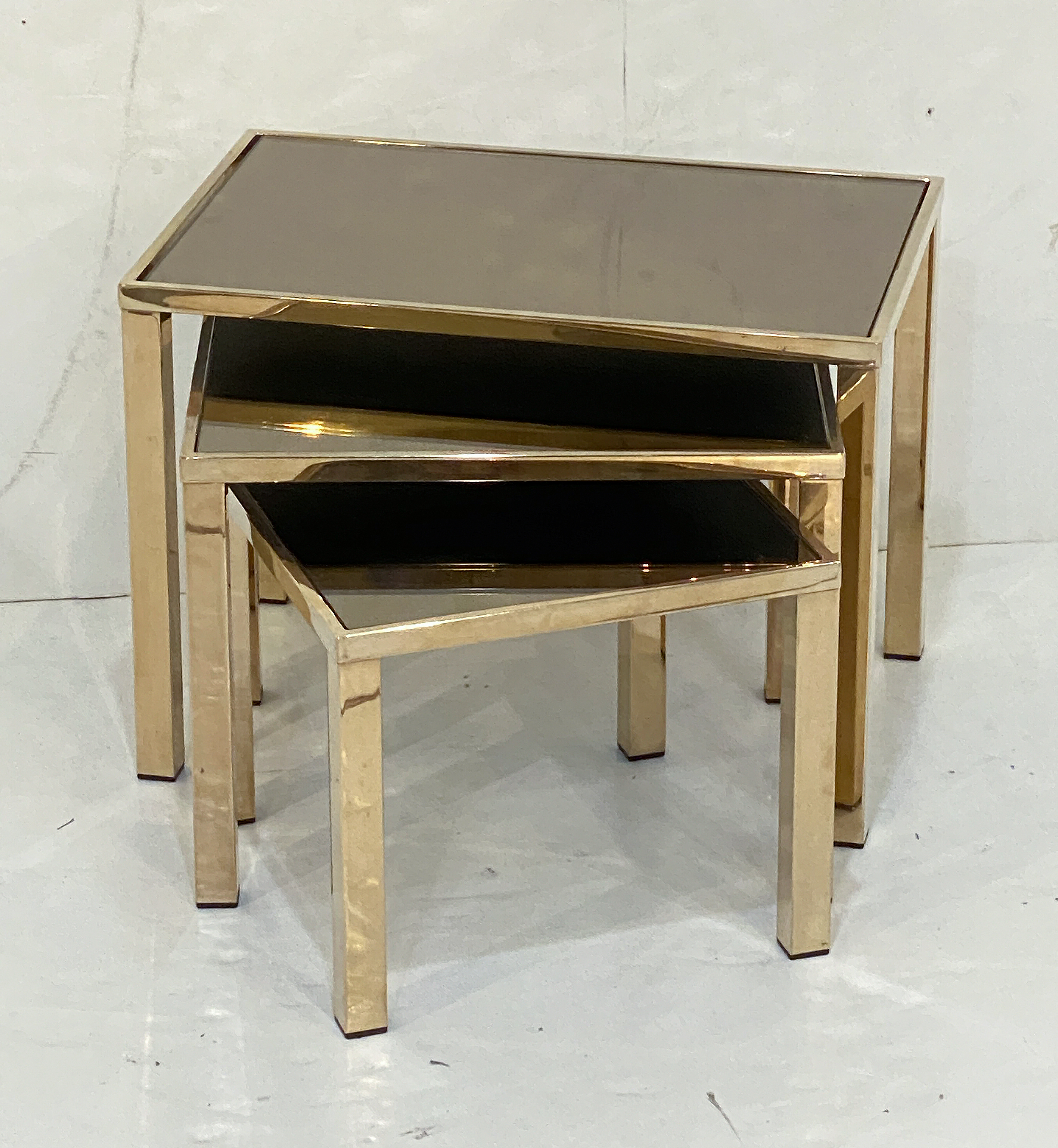 dd134_belgium_nesting_table_78