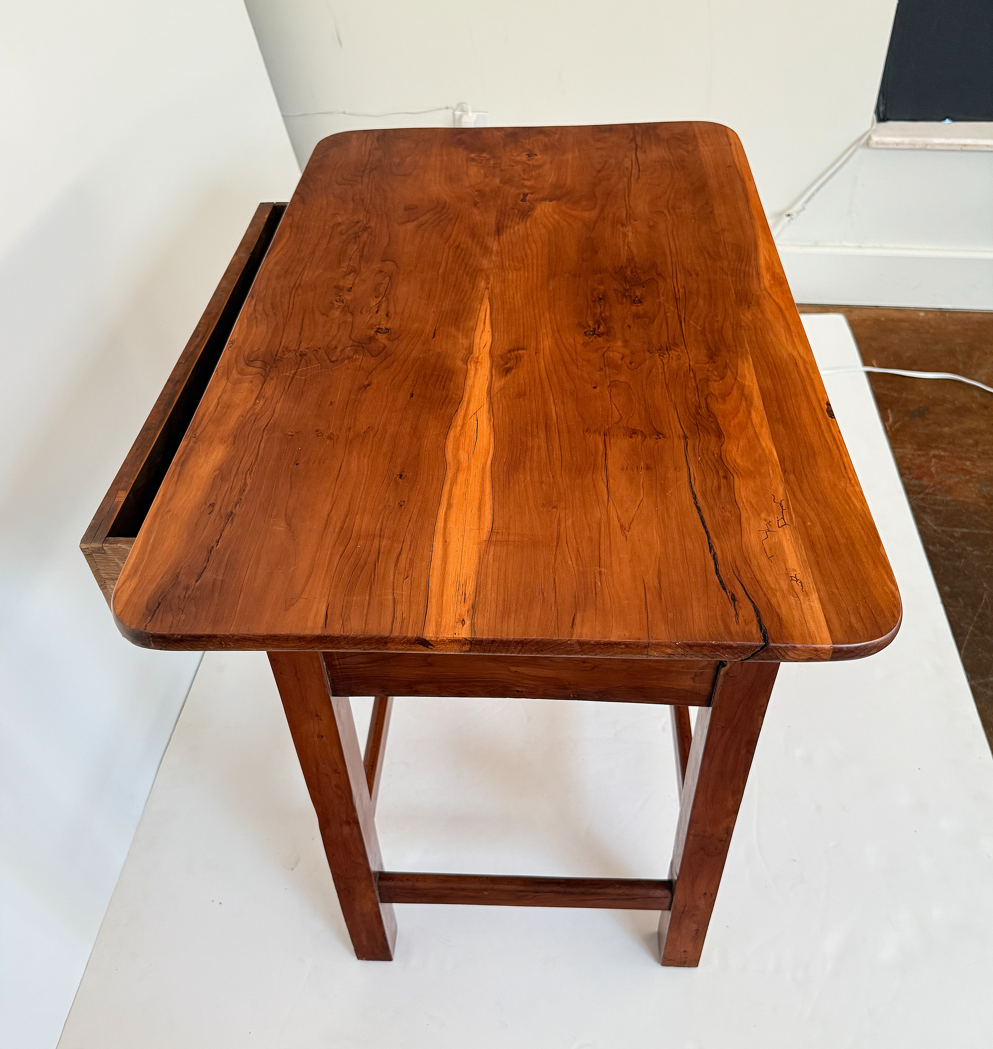 dd199_french_cherry_table_07