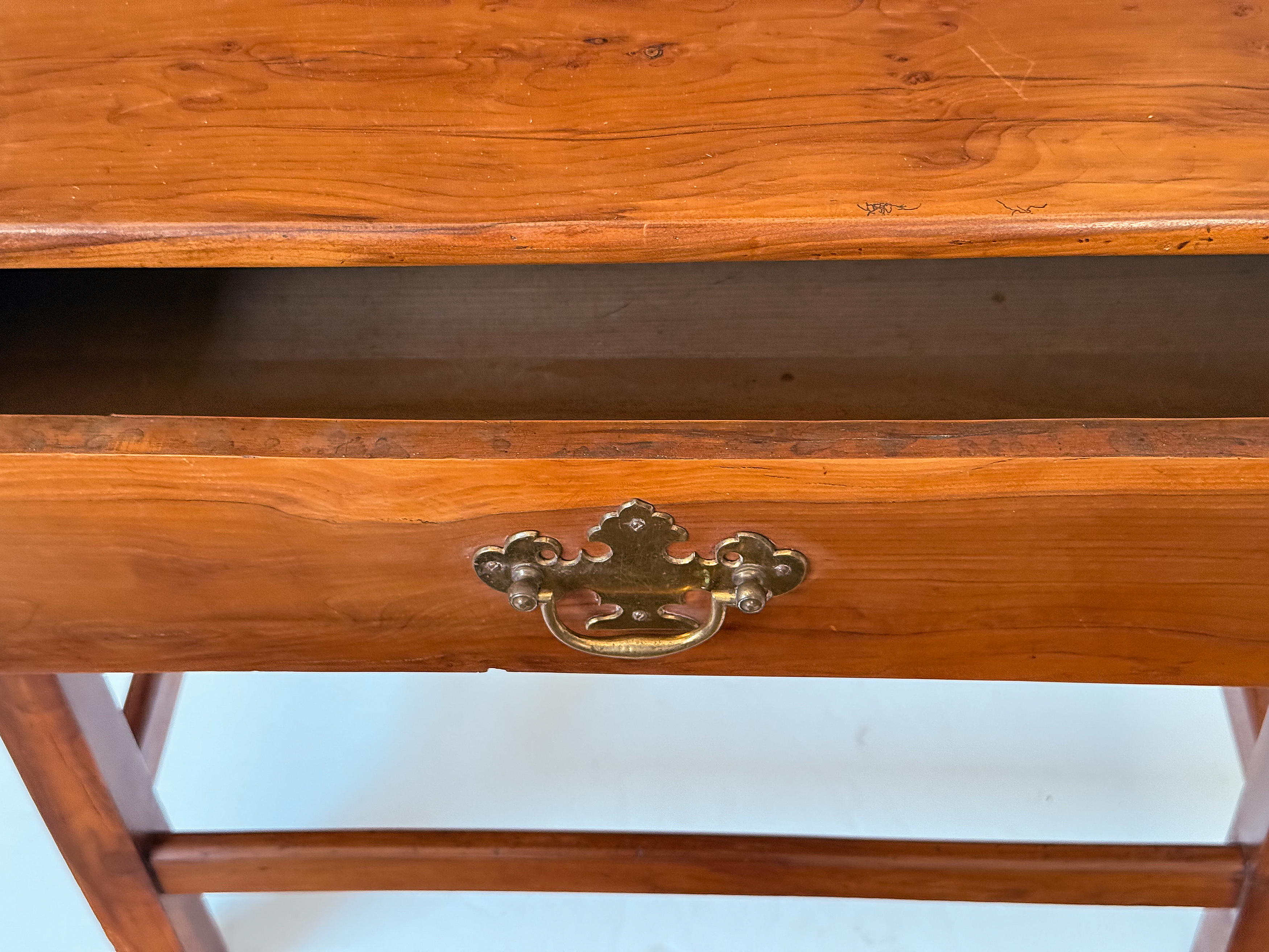 dd199_french_cherry_table_08