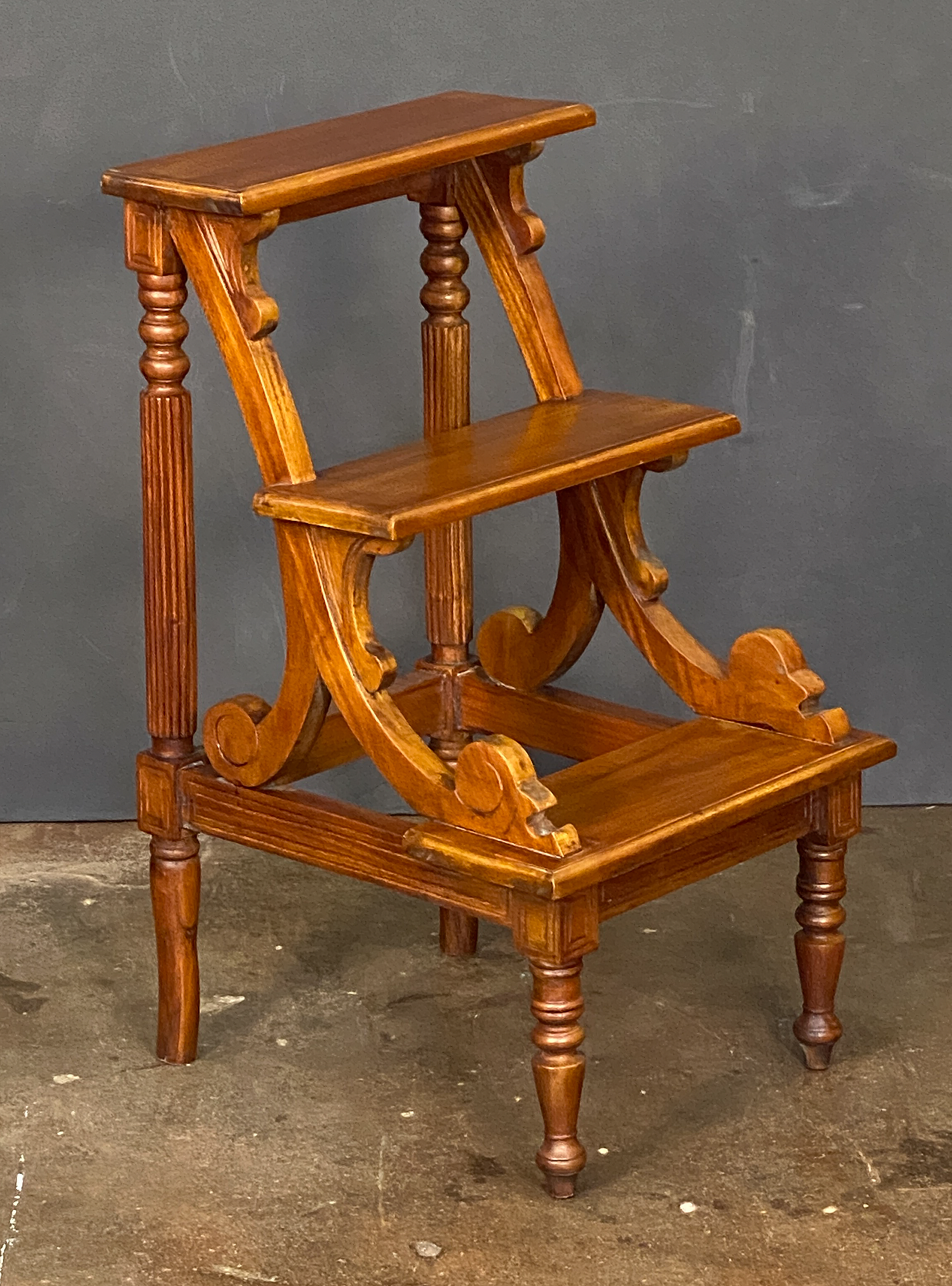 dd232_stair_01_l_e_a_d