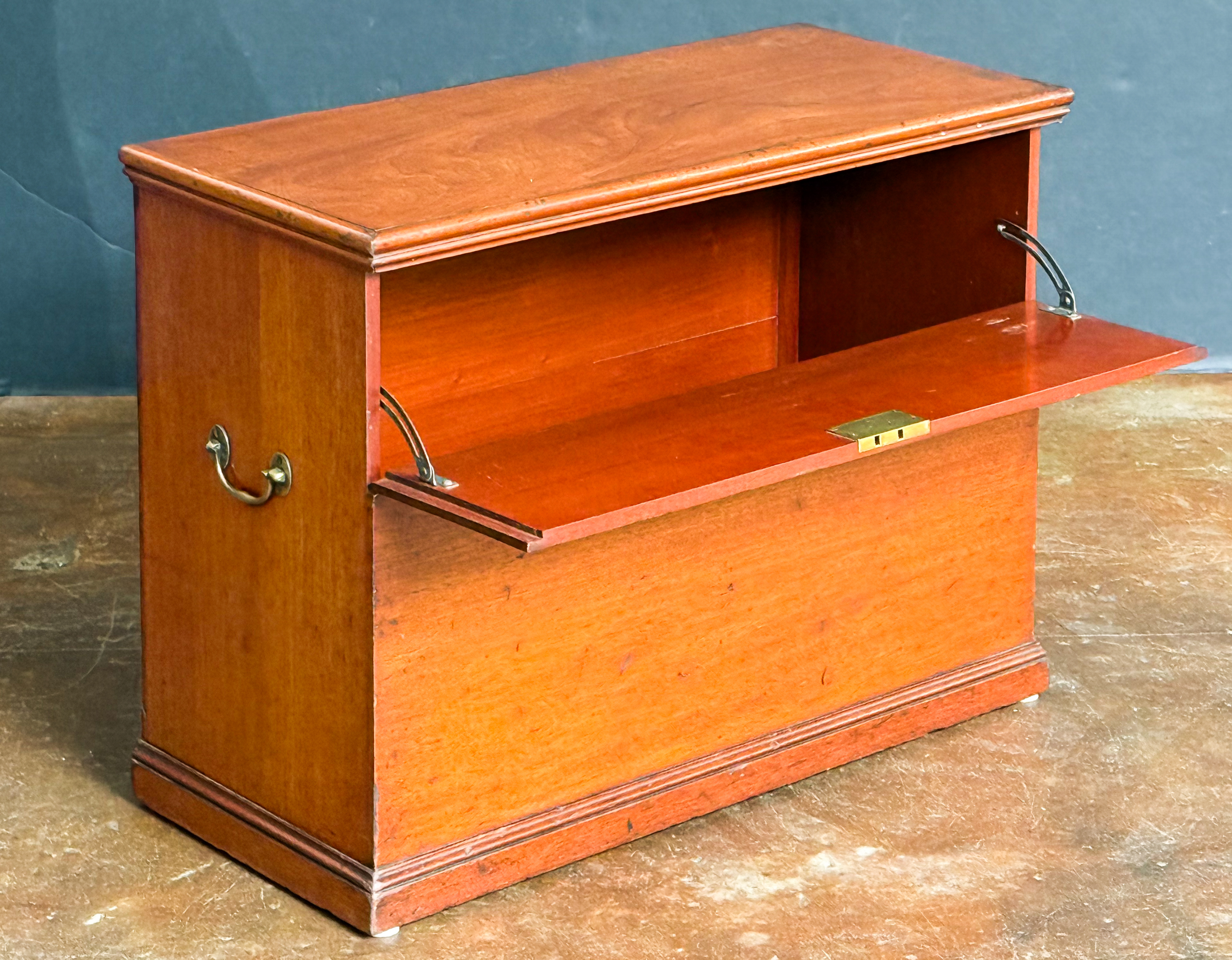 dd386_wood_chest_002_l_e_a_d