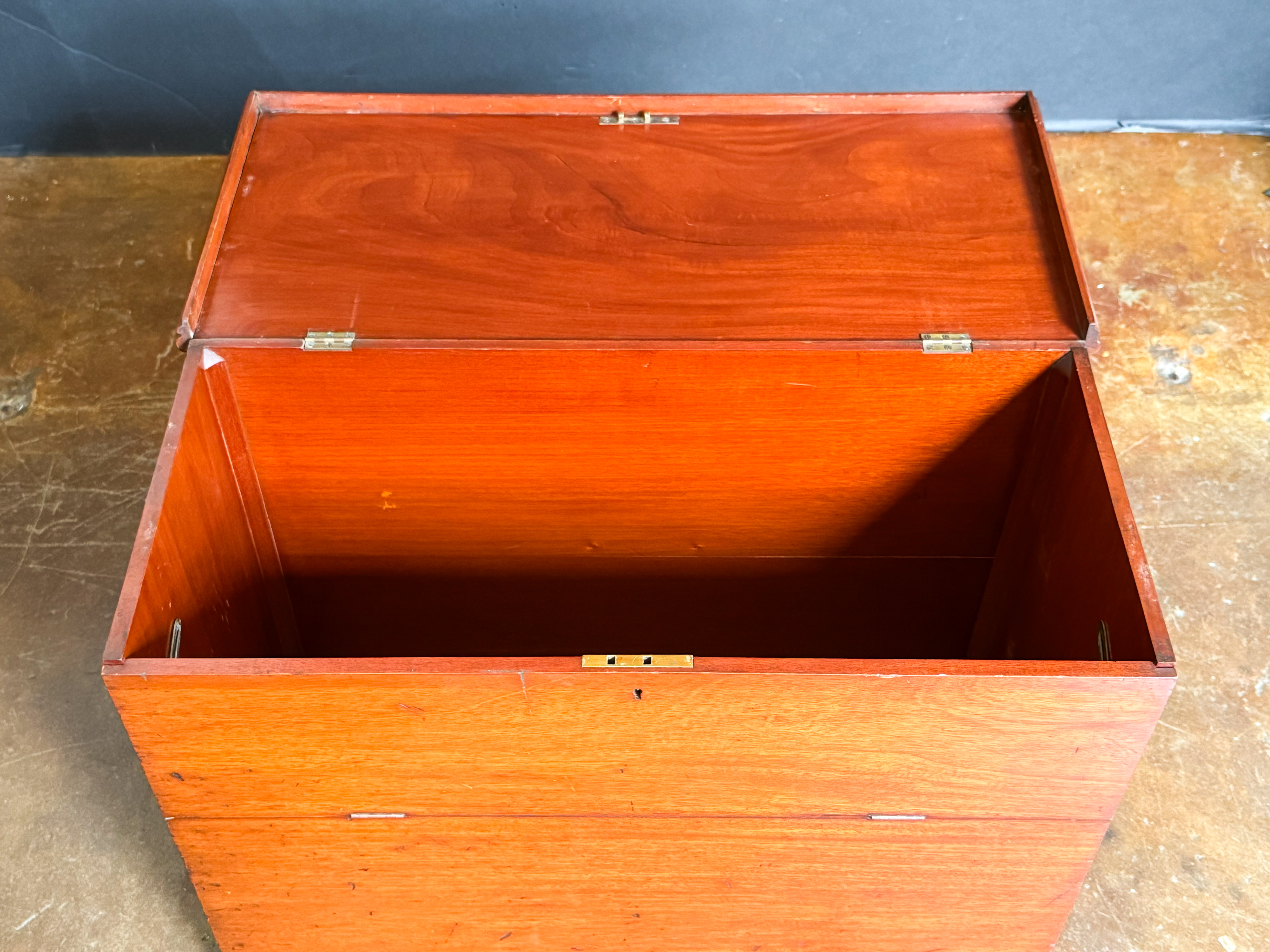 dd386_wood_chest_012