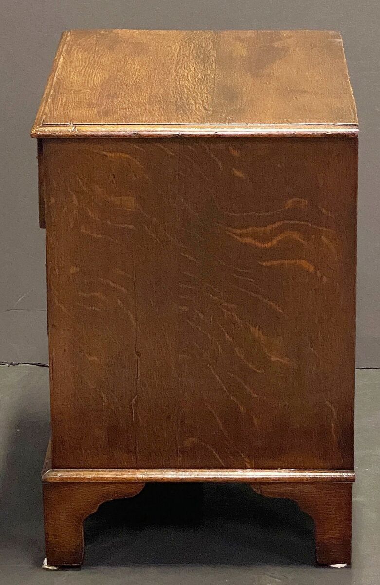 dd505_diminutive_oak_chest_of_drawers_on_bracket_feet_england_10_copy