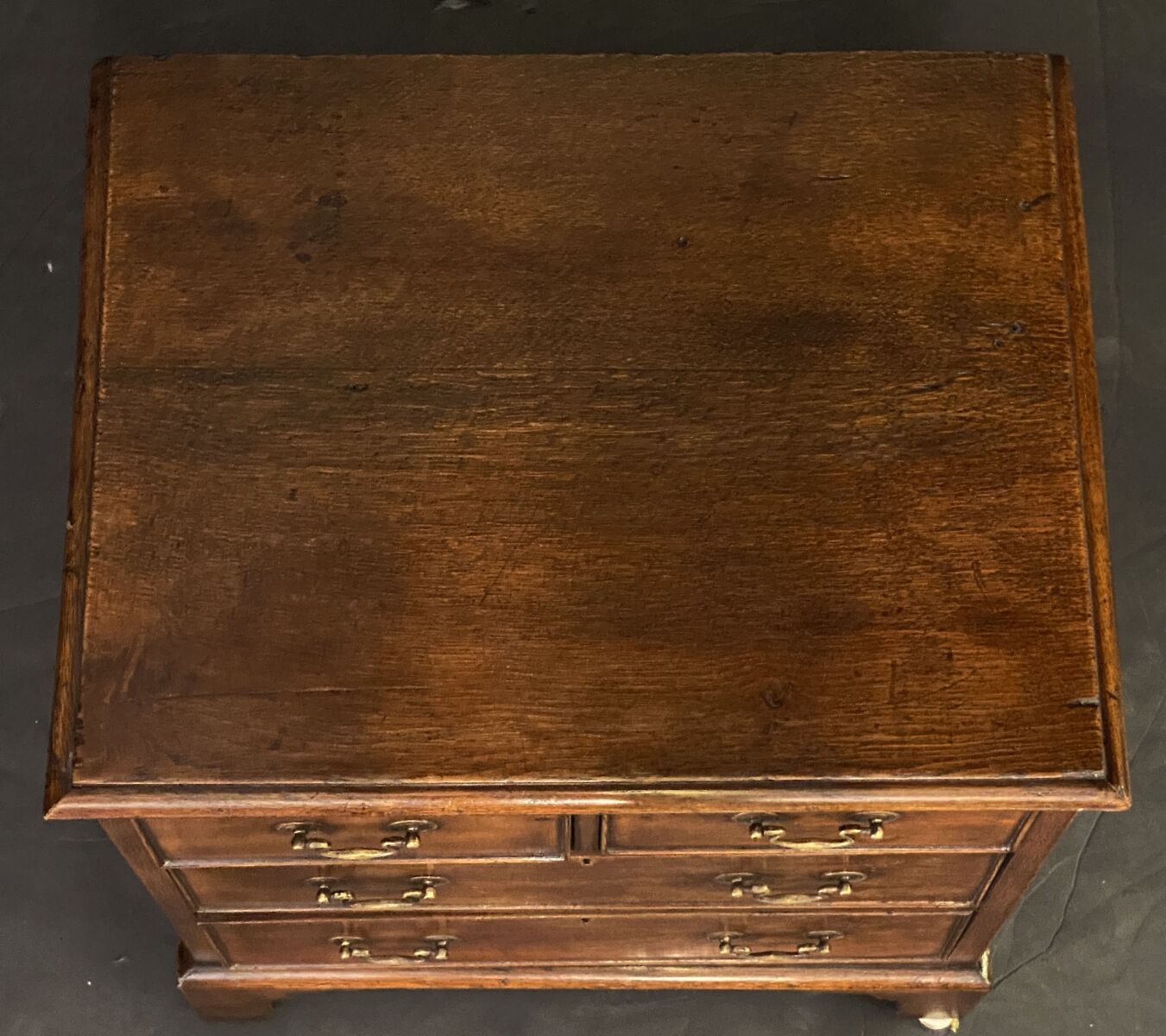 dd505_diminutive_oak_chest_of_drawers_on_bracket_feet_england_13_copy