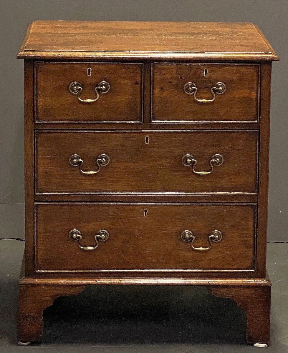 dd505_diminutive_oak_chest_of_drawers_on_bracket_feet_england_7_copy