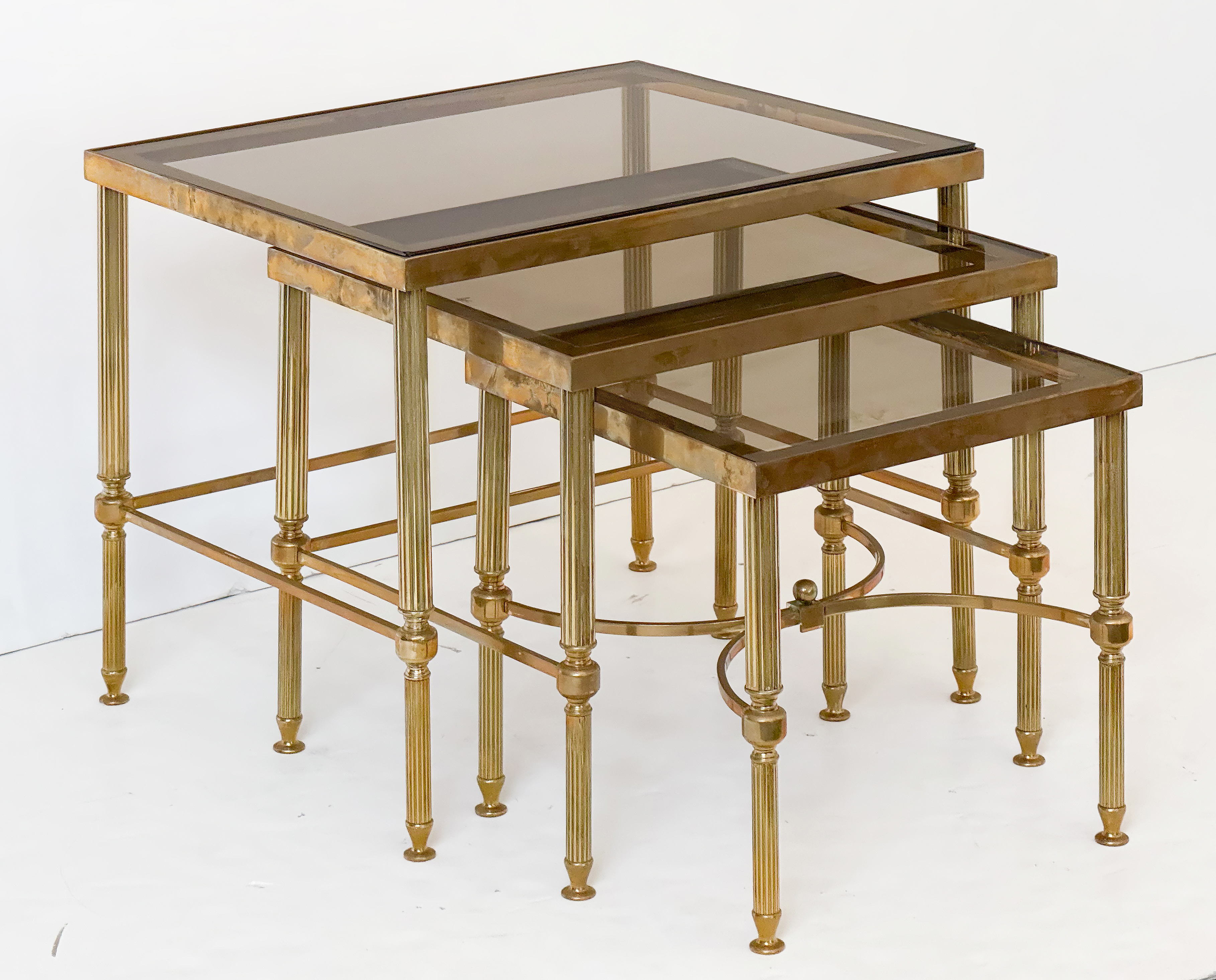 dd623_nesting_tables_002_l_e_a_d