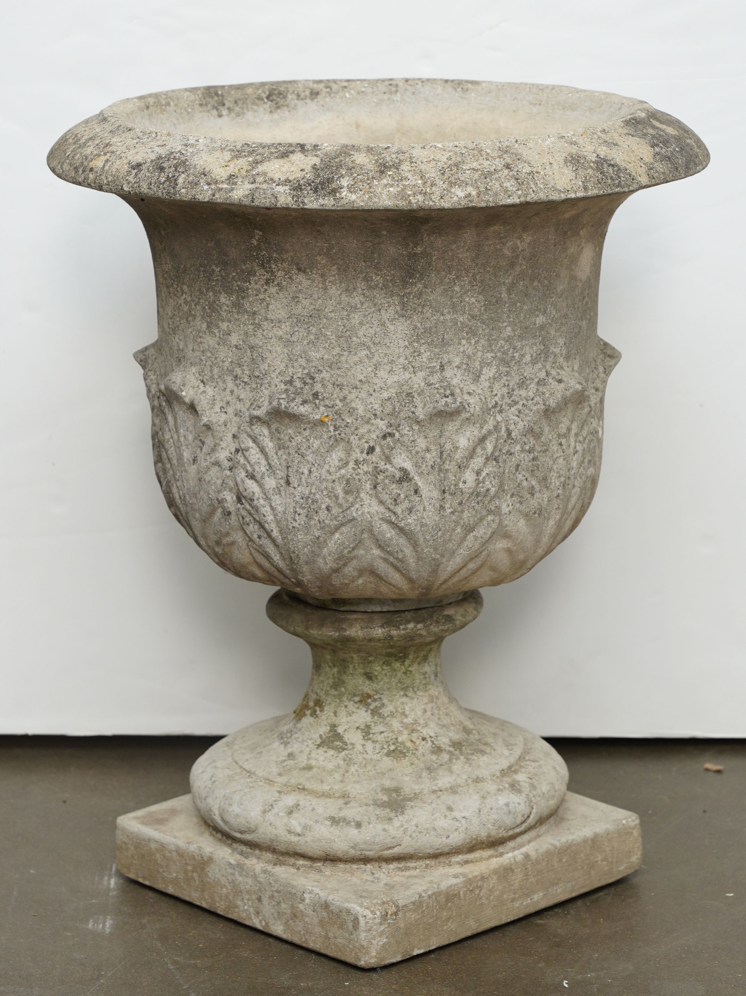 dd636_pair_of_reconstructed__stone_garden_urns__lead_2