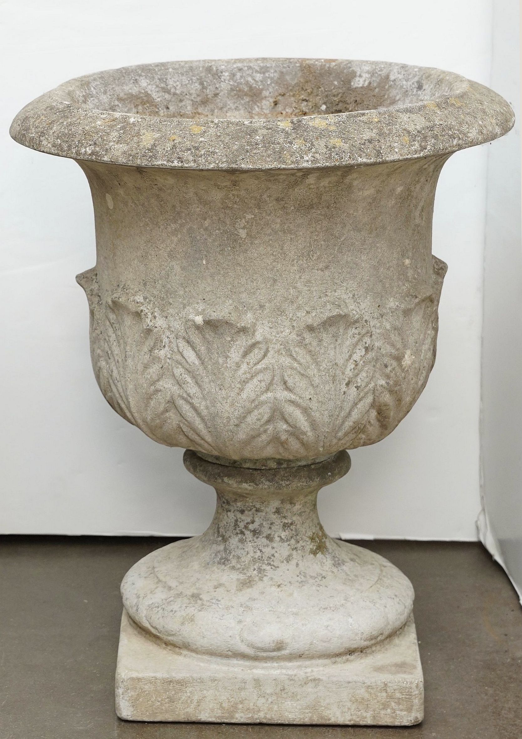 dd636_pair_of_reconstructed__stone_garden_urns_lead_1