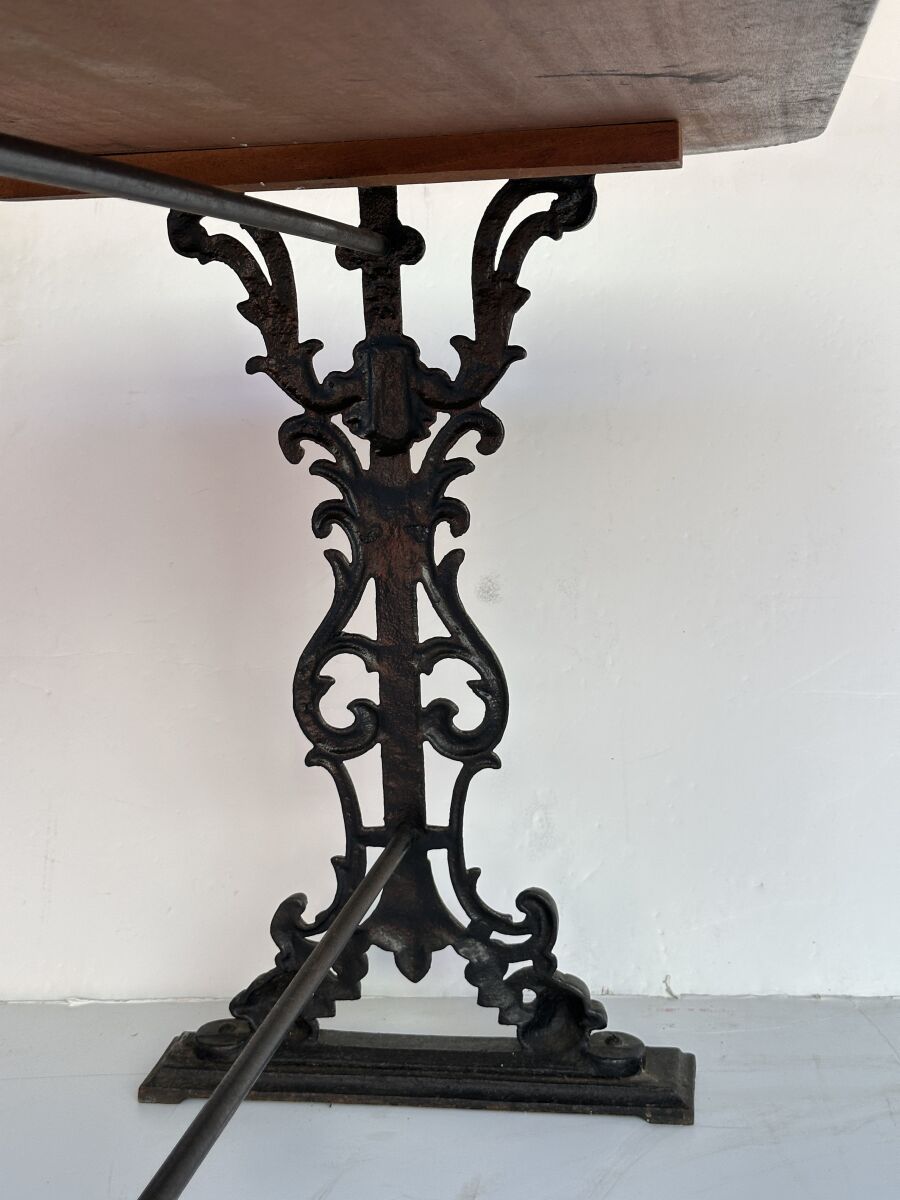 ee006_bar-pub_table_12
