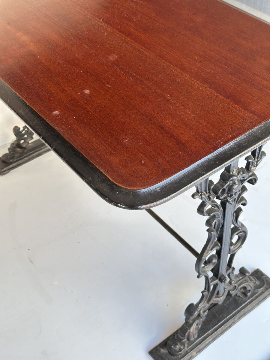 ee006_bar-pub_table_4