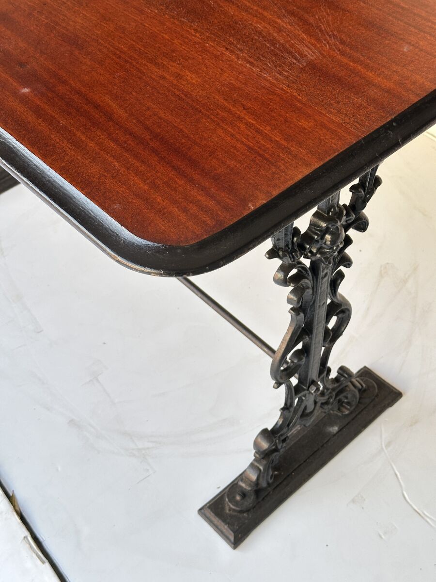 ee006_bar-pub_table_6