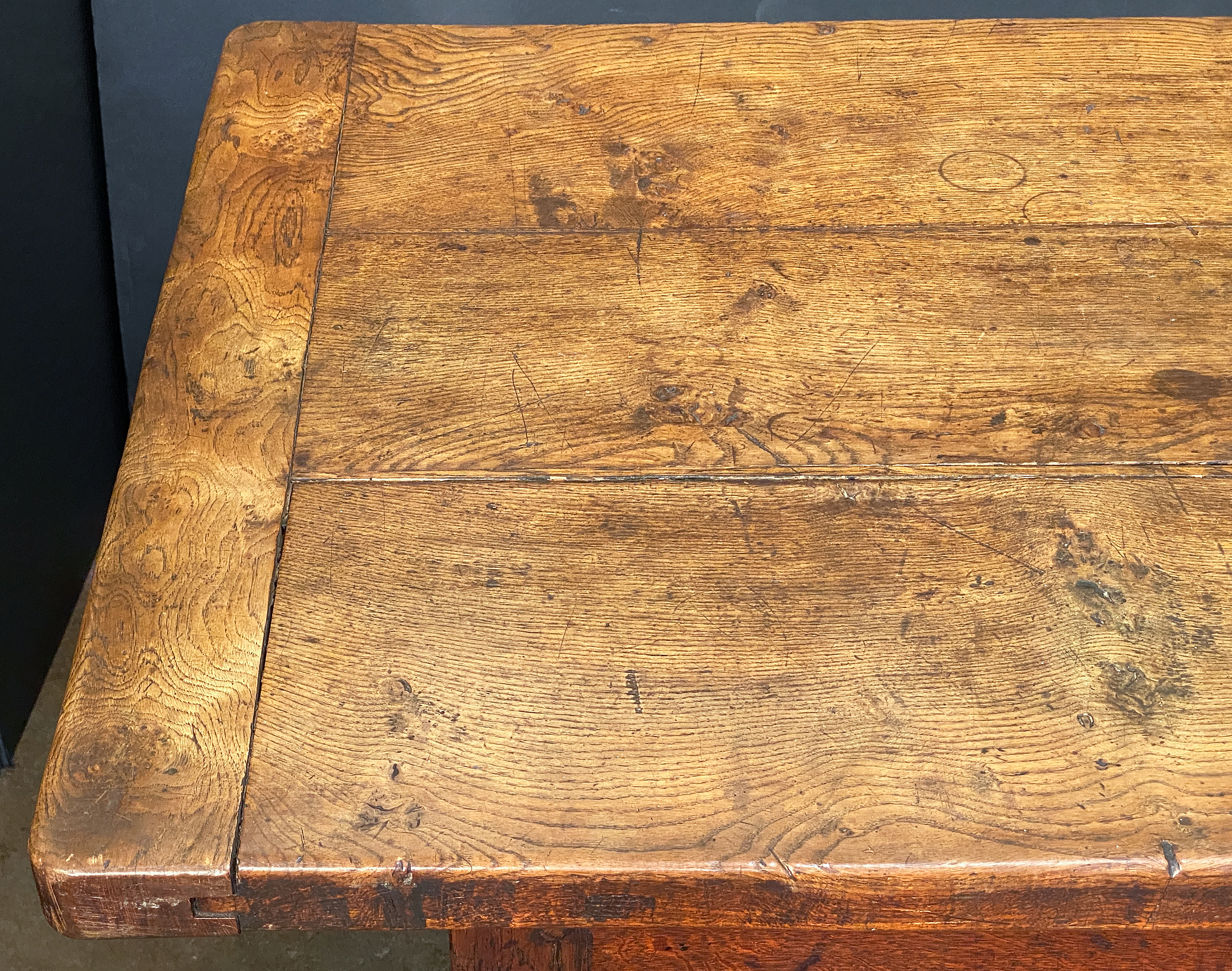 ee014_rectangular_table_10