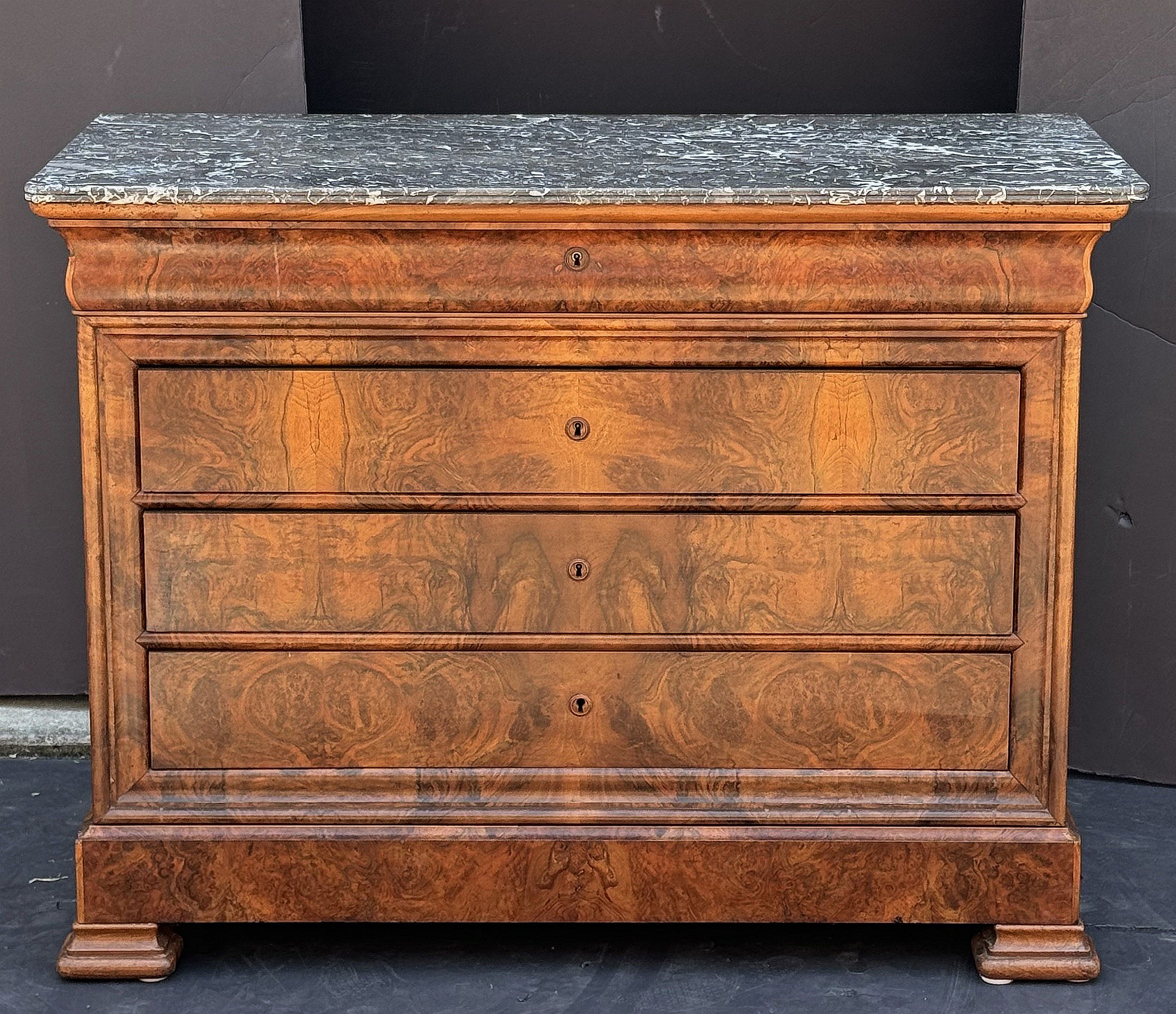 ee043_chest_with_marble_top_38_copy