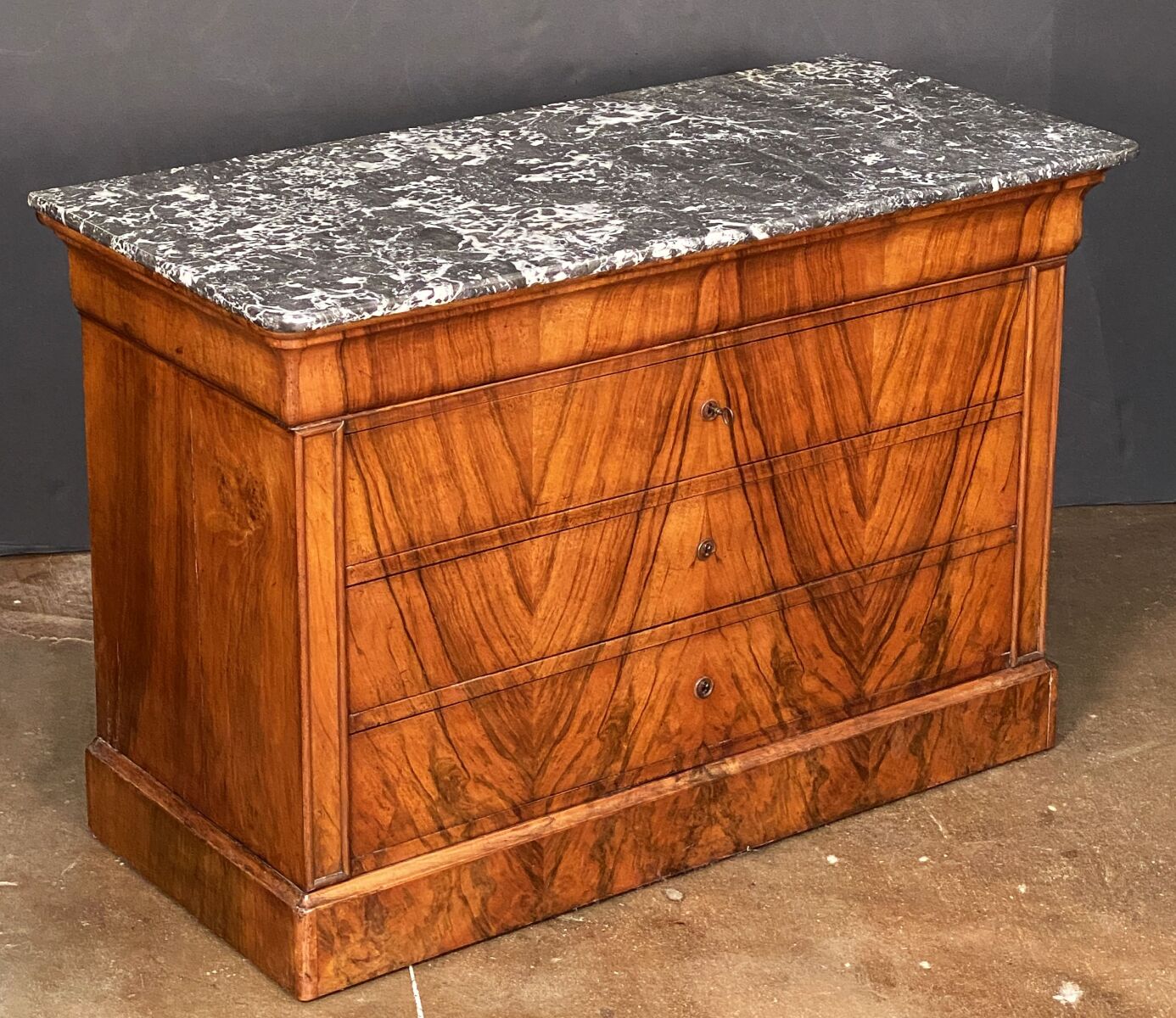 ee046_chest_with_marble_top_l_e_a_d_1821984828