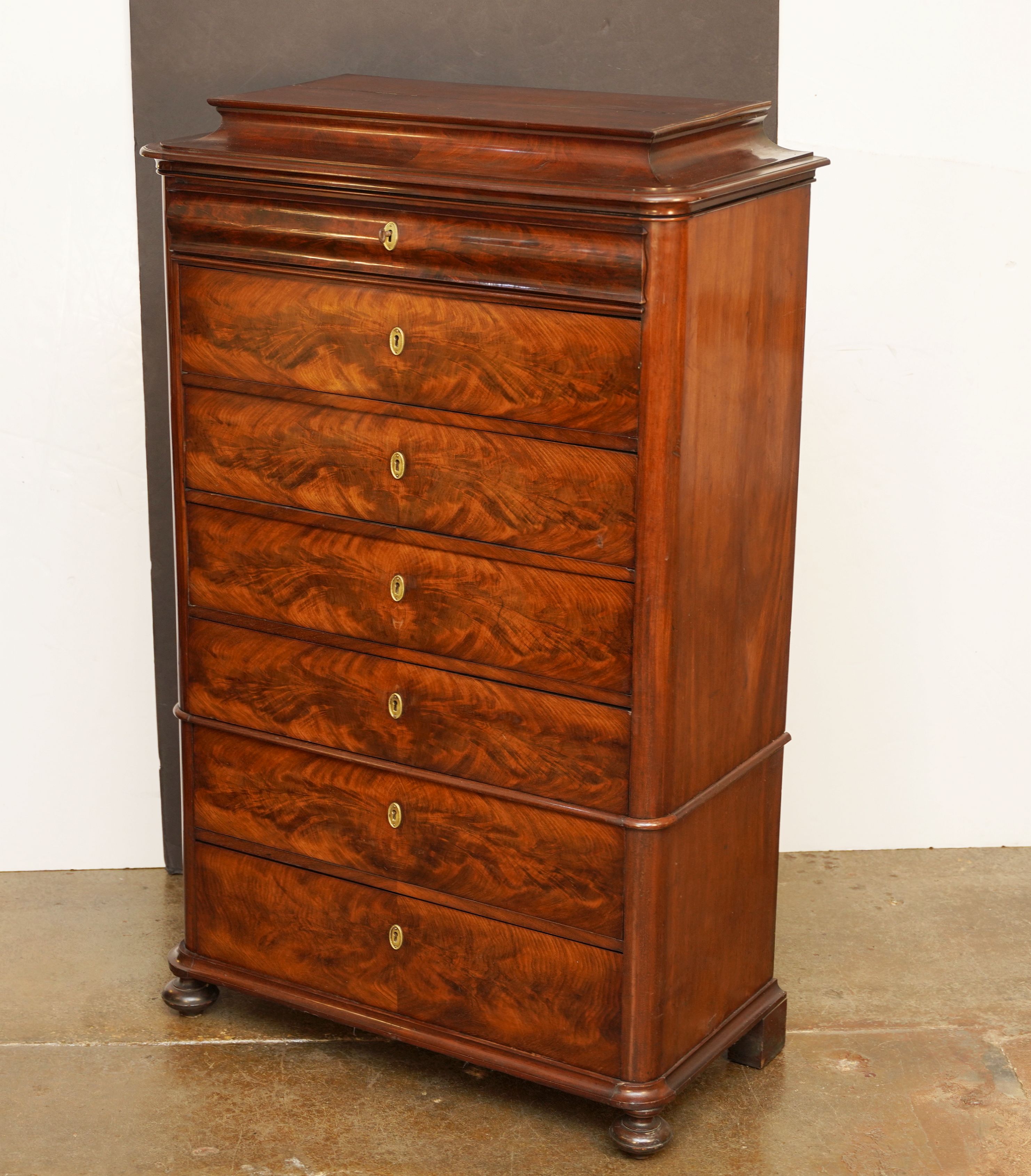 ee047_antique_century_tall_mahogany_chest_39