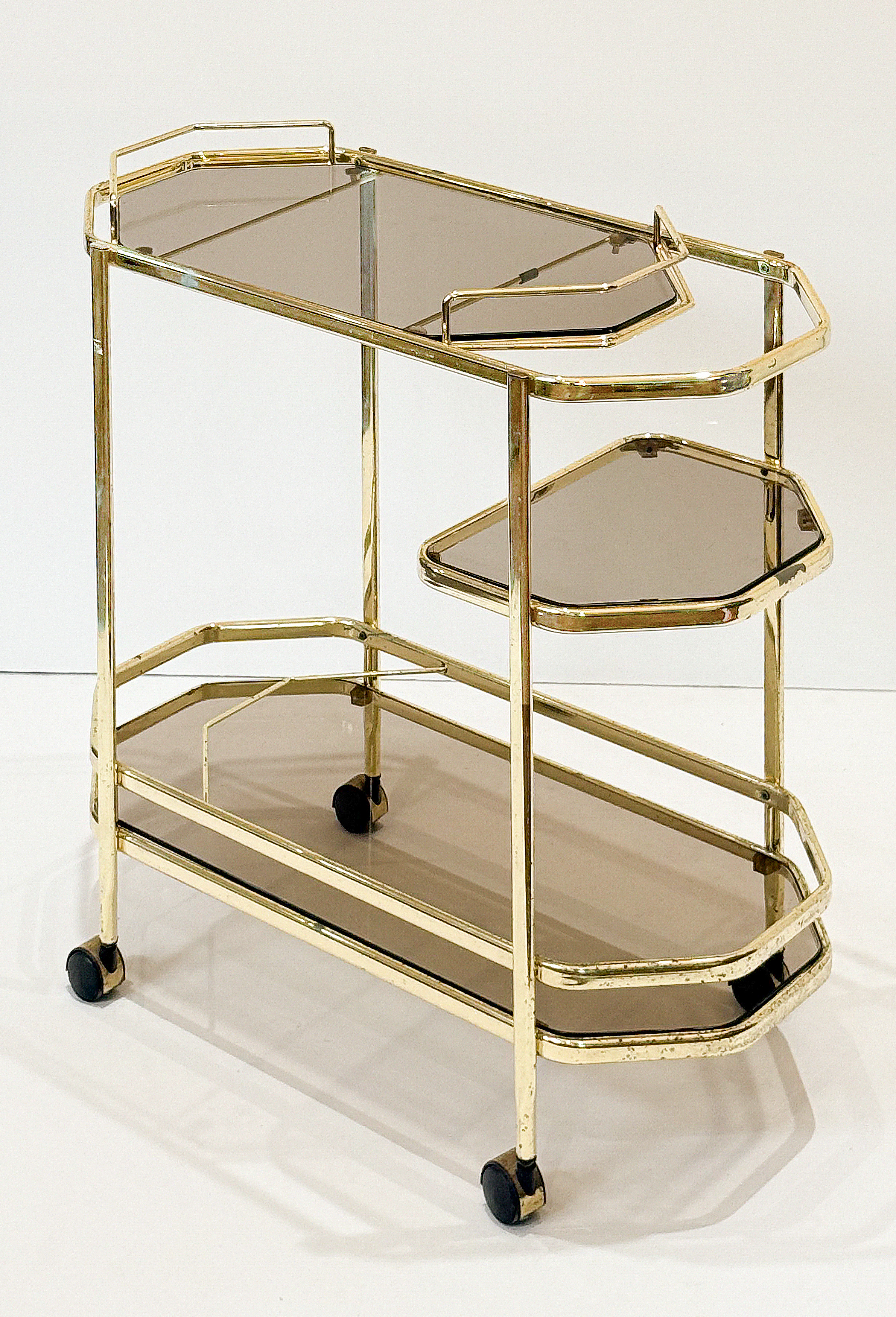 ee213_octagonal_drinks_cart_02_l_e_a_d_1207587921