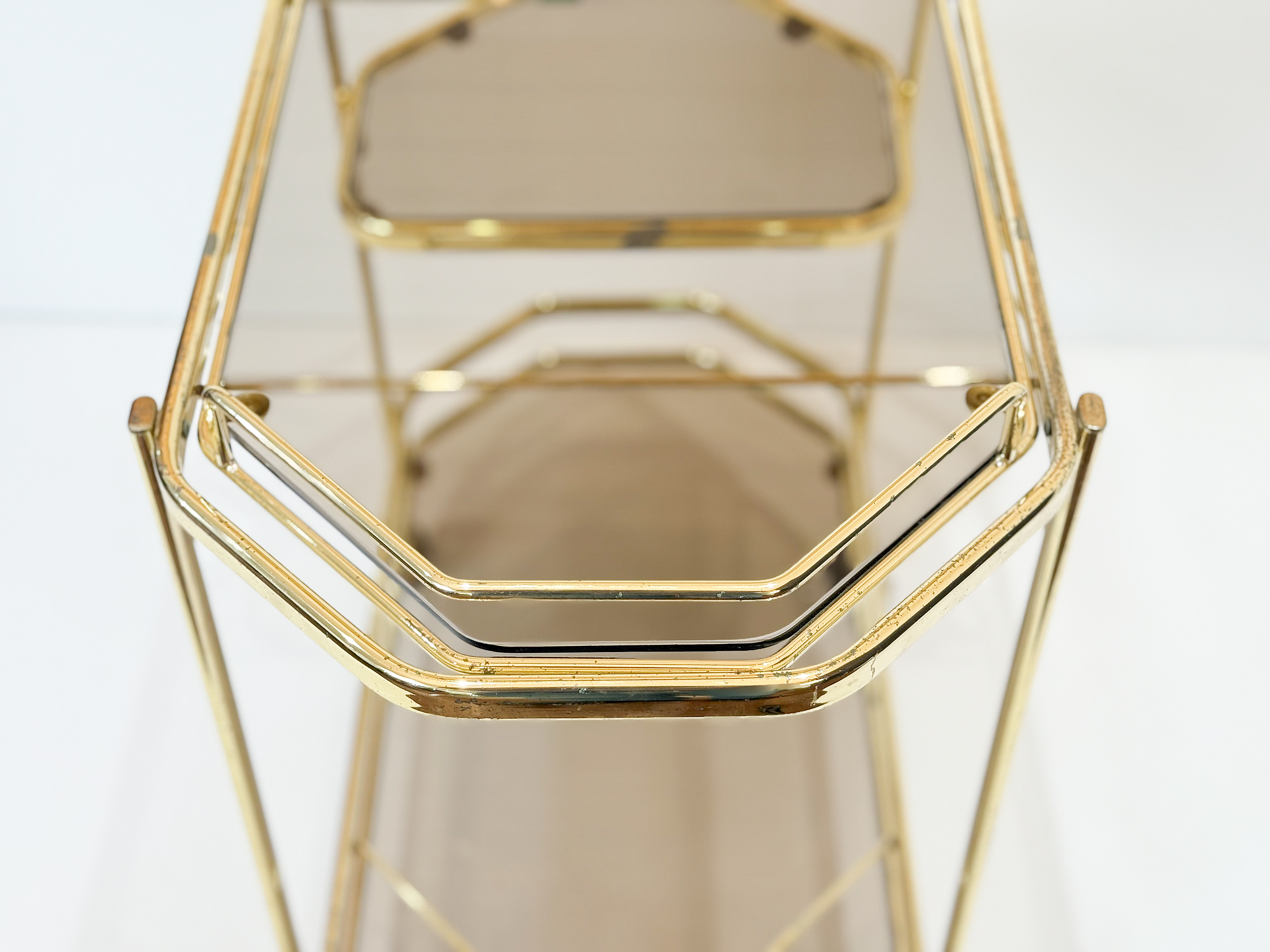 ee213_octagonal_drinks_cart_06_463934485