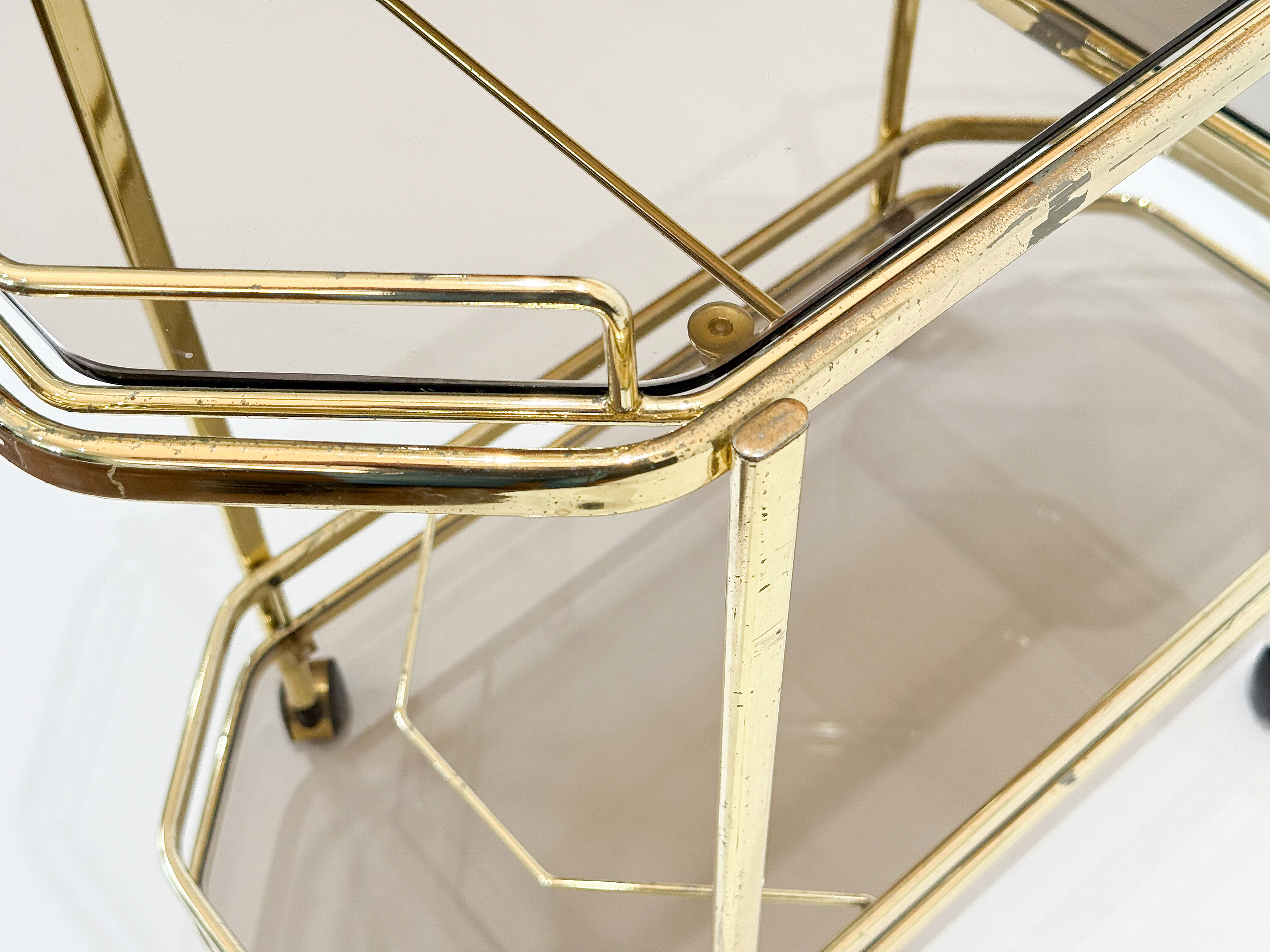 ee213_octagonal_drinks_cart_07_1796299413