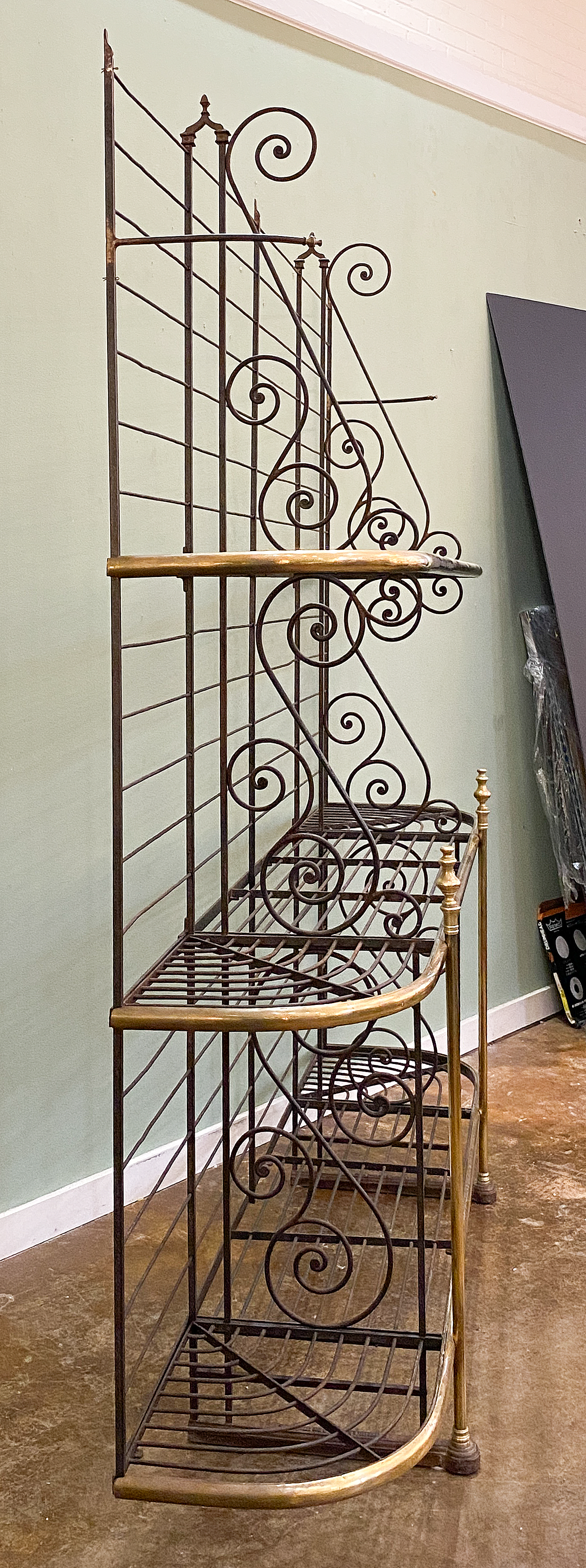 ee214_bakers_rack_88