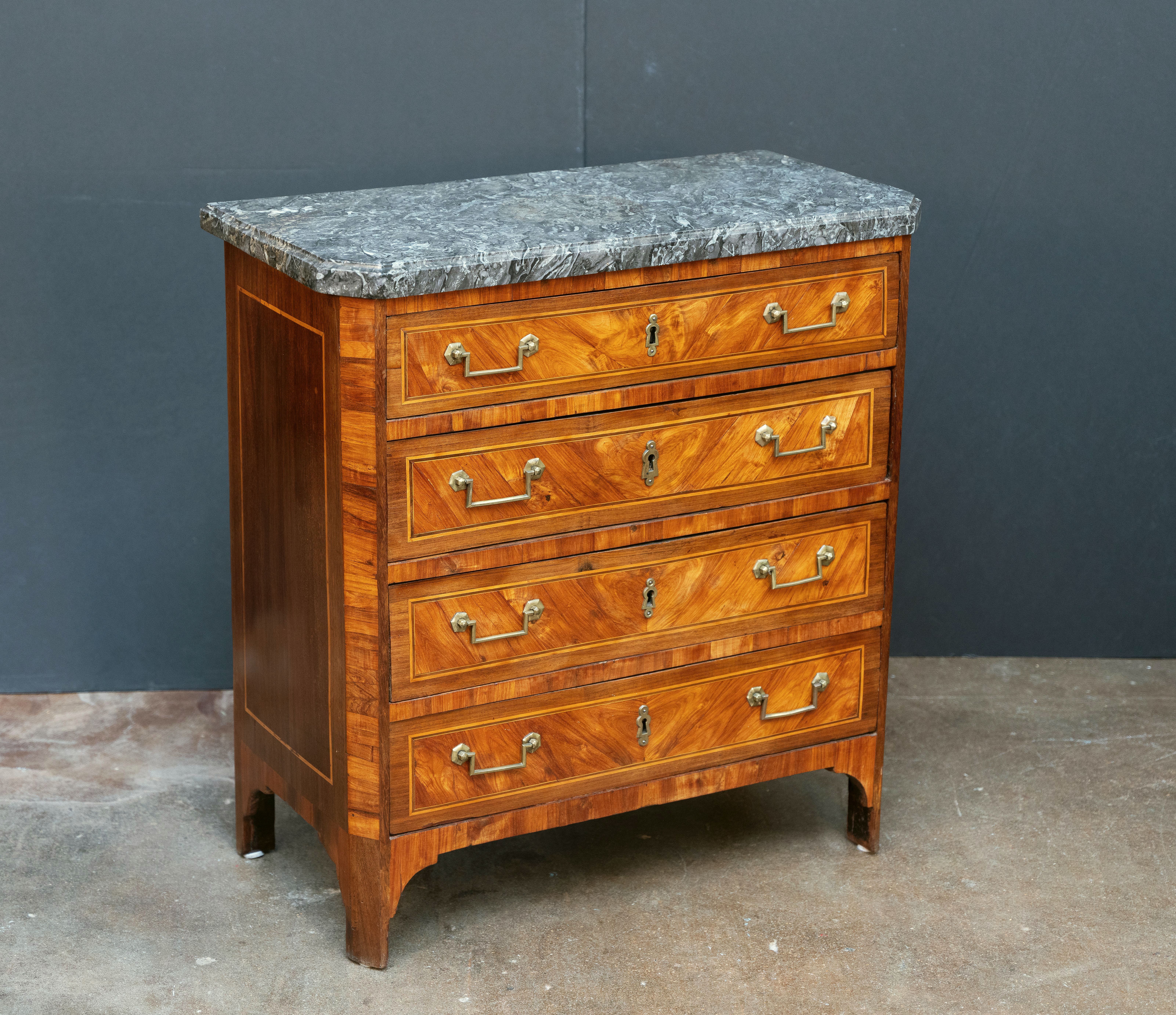 ee220_marble_top_french_chest_8_main_maybe