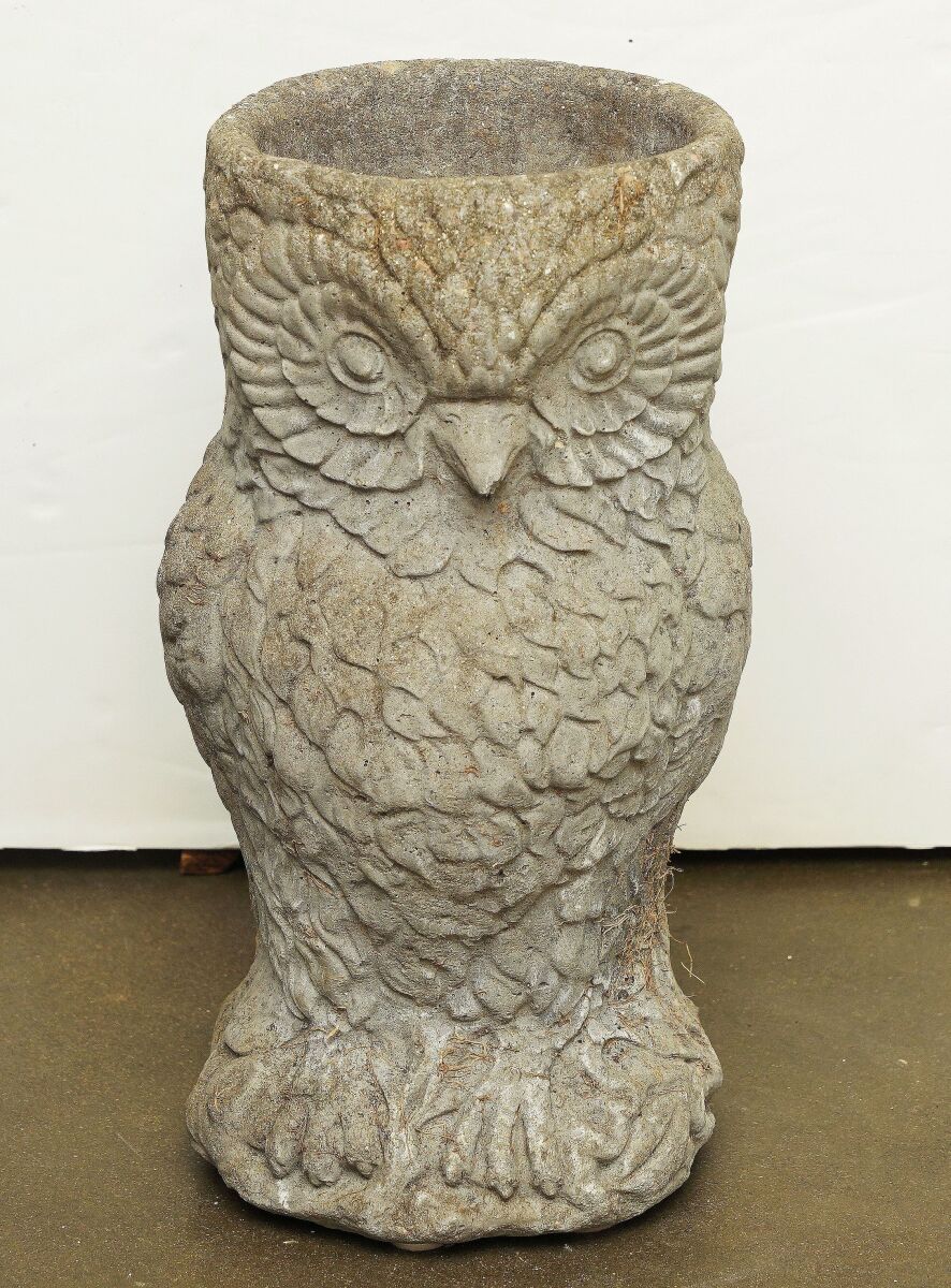 ee532_english_garden_stone_owl_planter_by_camera_6