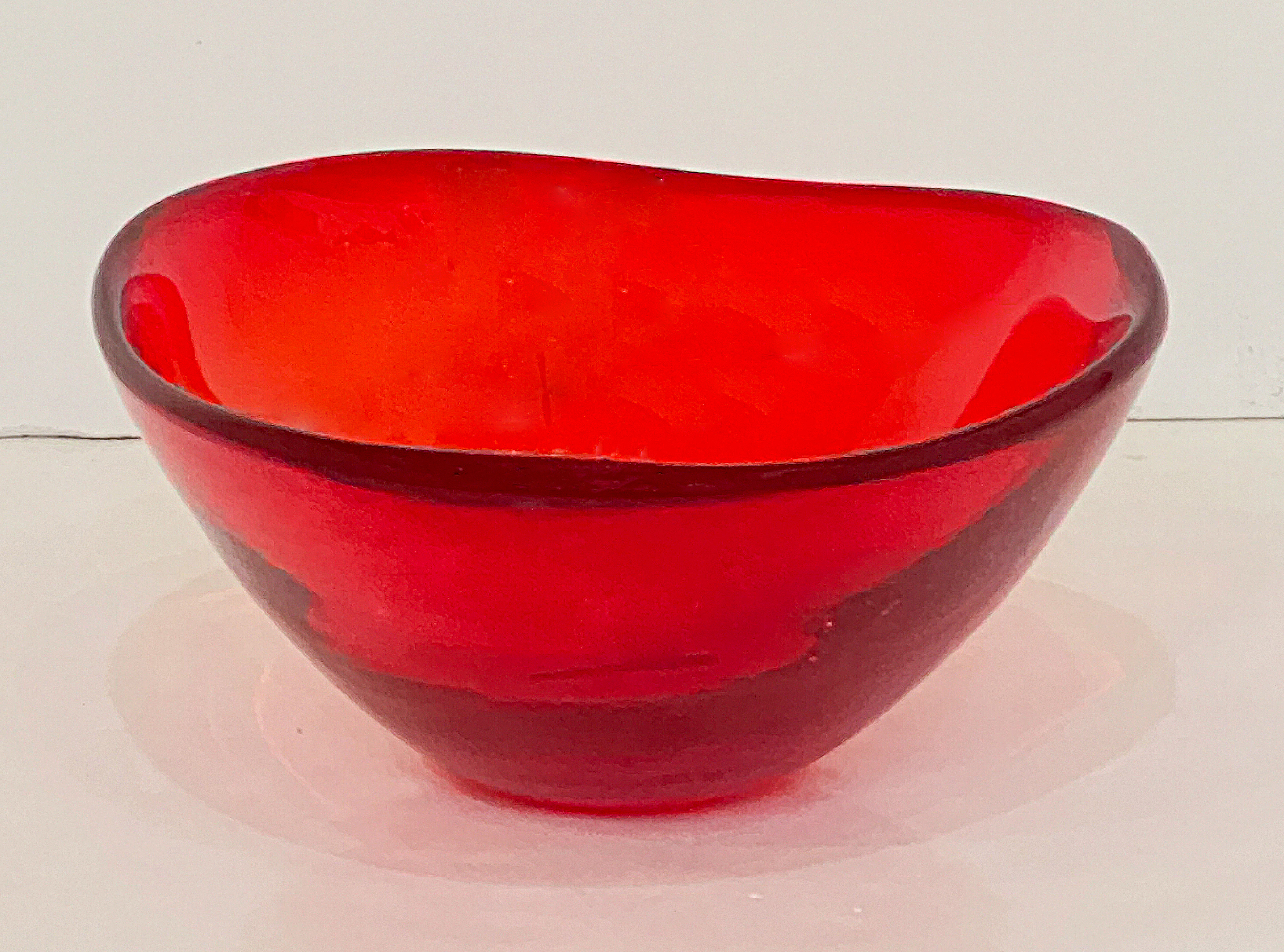 ee583_red_glass_bowl_02