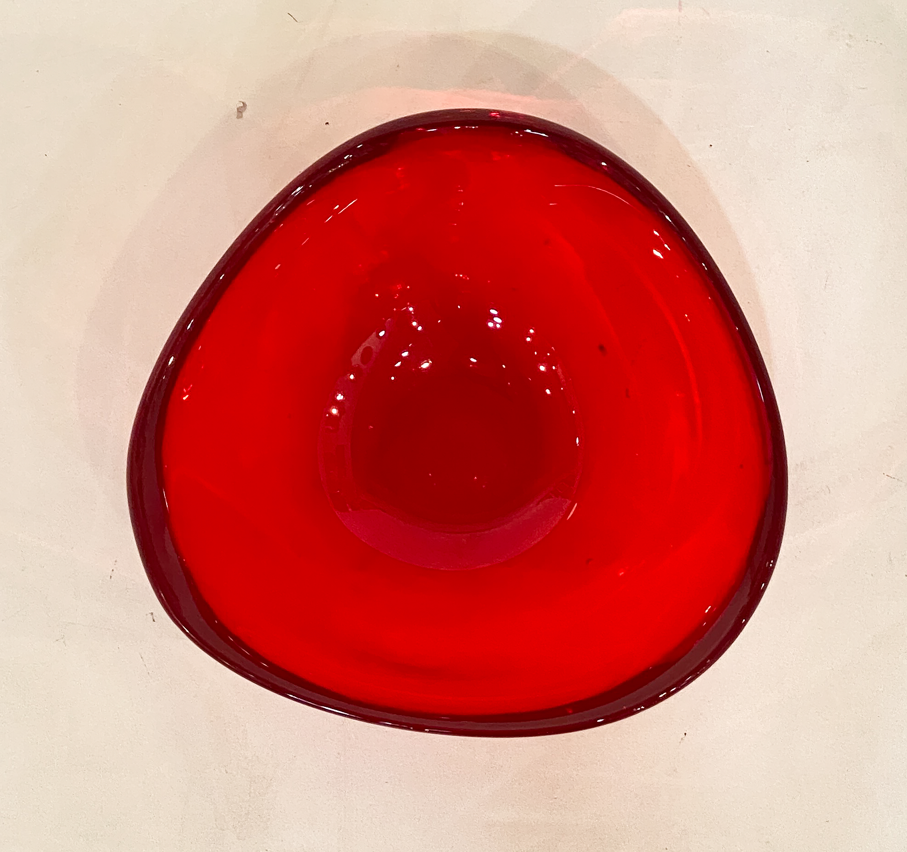 ee583_red_glass_bowl_04