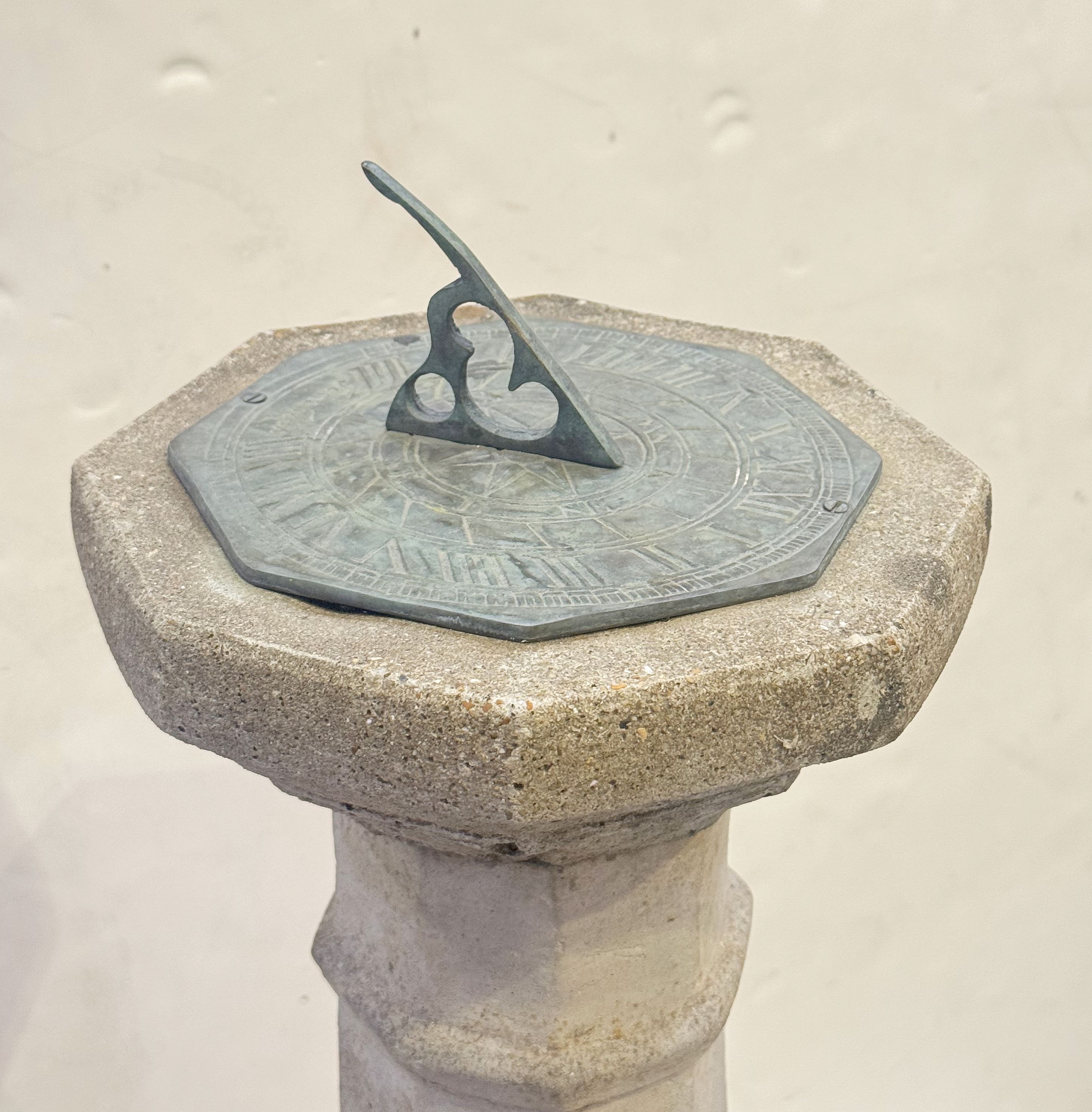 ee584_garden_stone_with_bronze_sundial_post_2