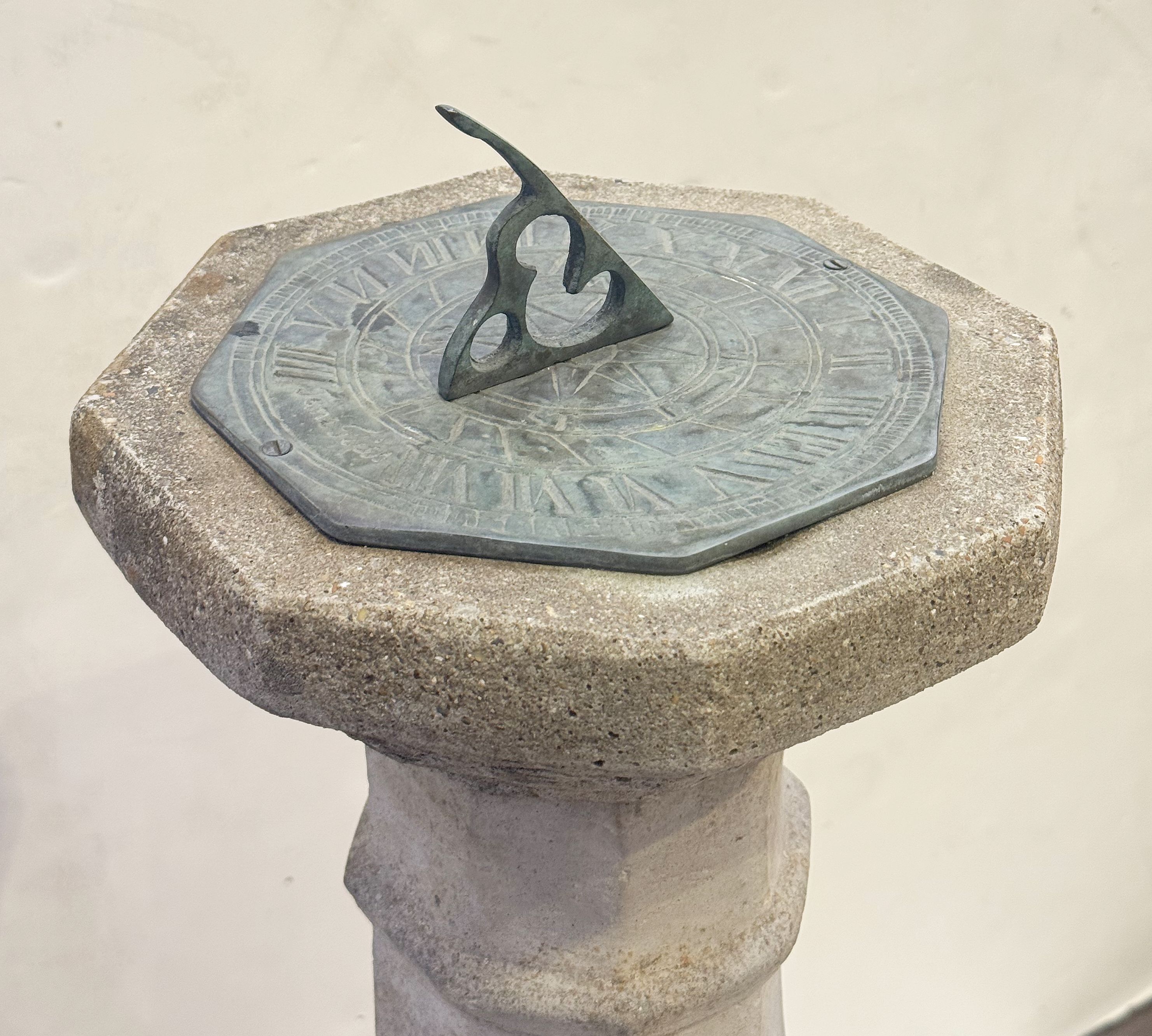 ee584_garden_stone_with_bronze_sundial_post_4