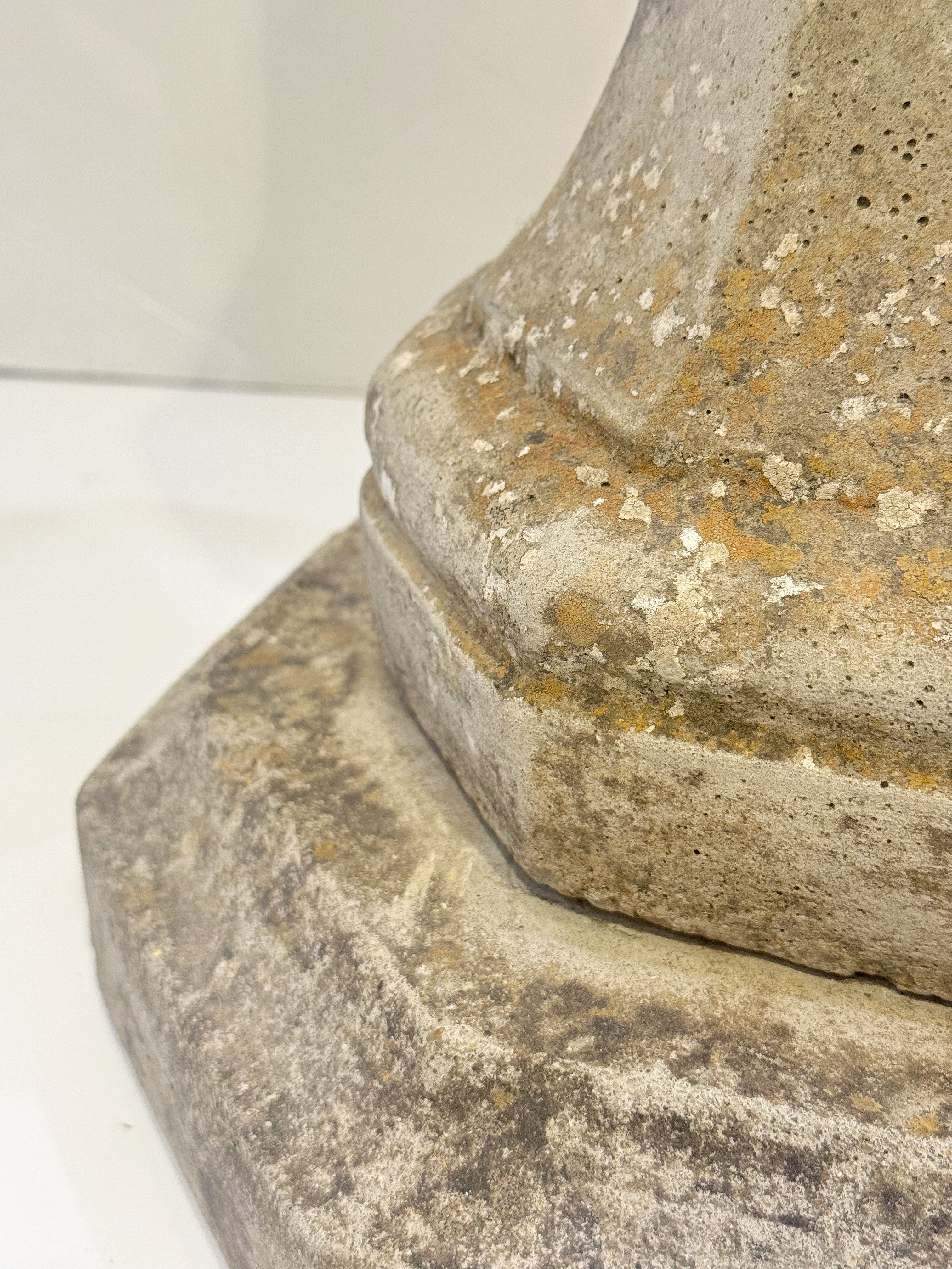 ee584_garden_stone_with_bronze_sundial_post_8
