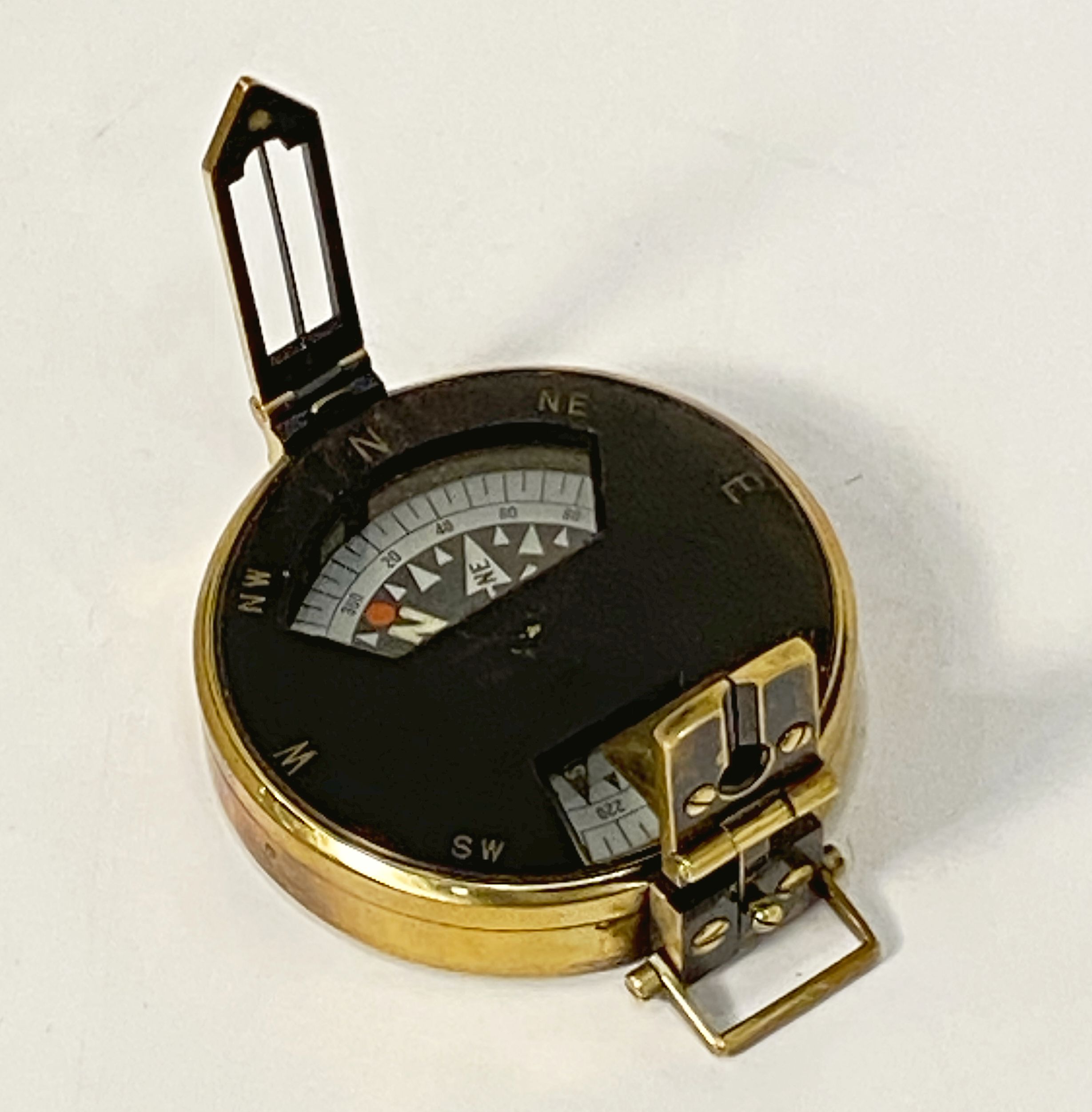 ee630_compass_with_case_l_e_a_d