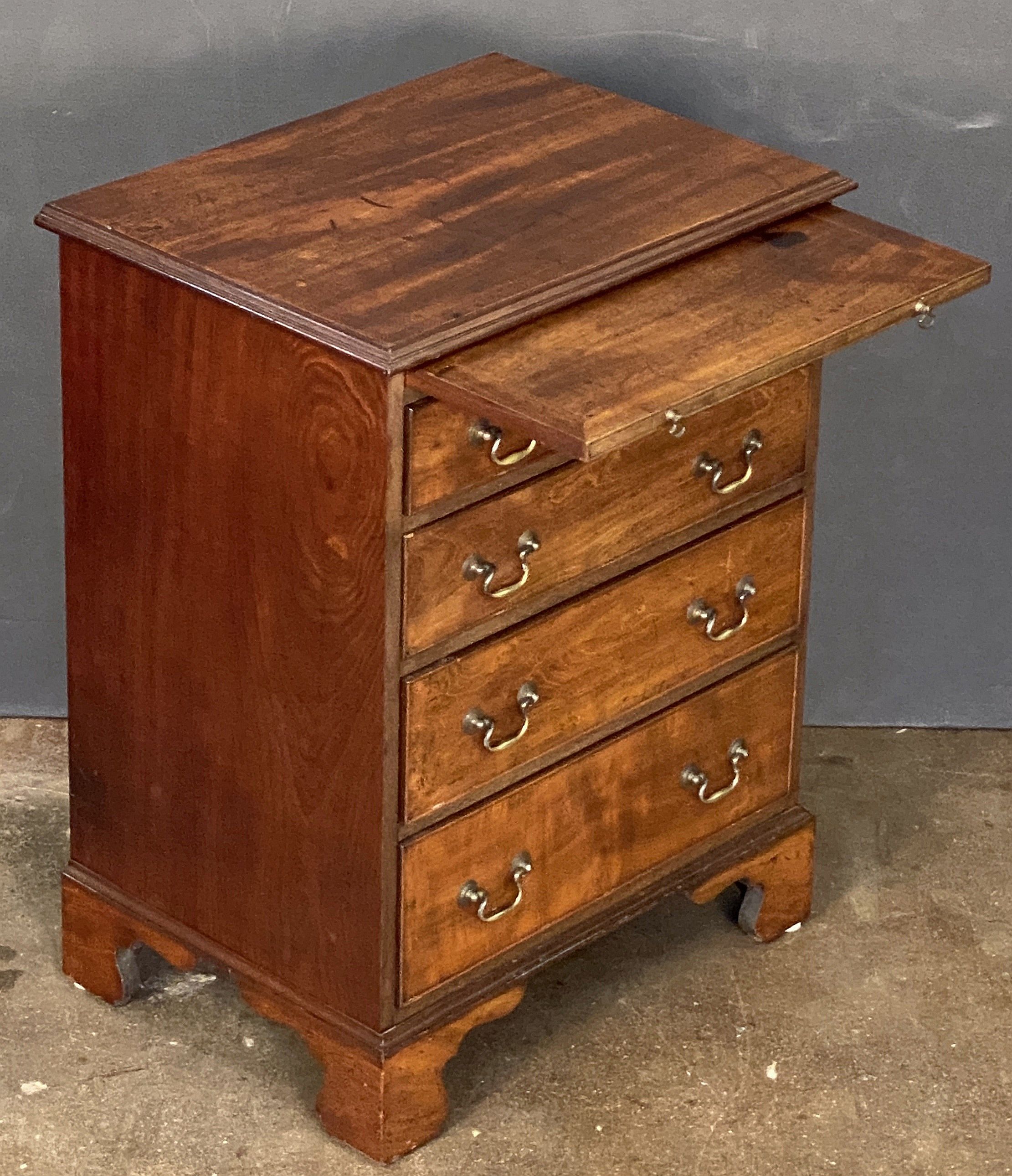 ee650_pair_of_bachelor_chests_77_copy