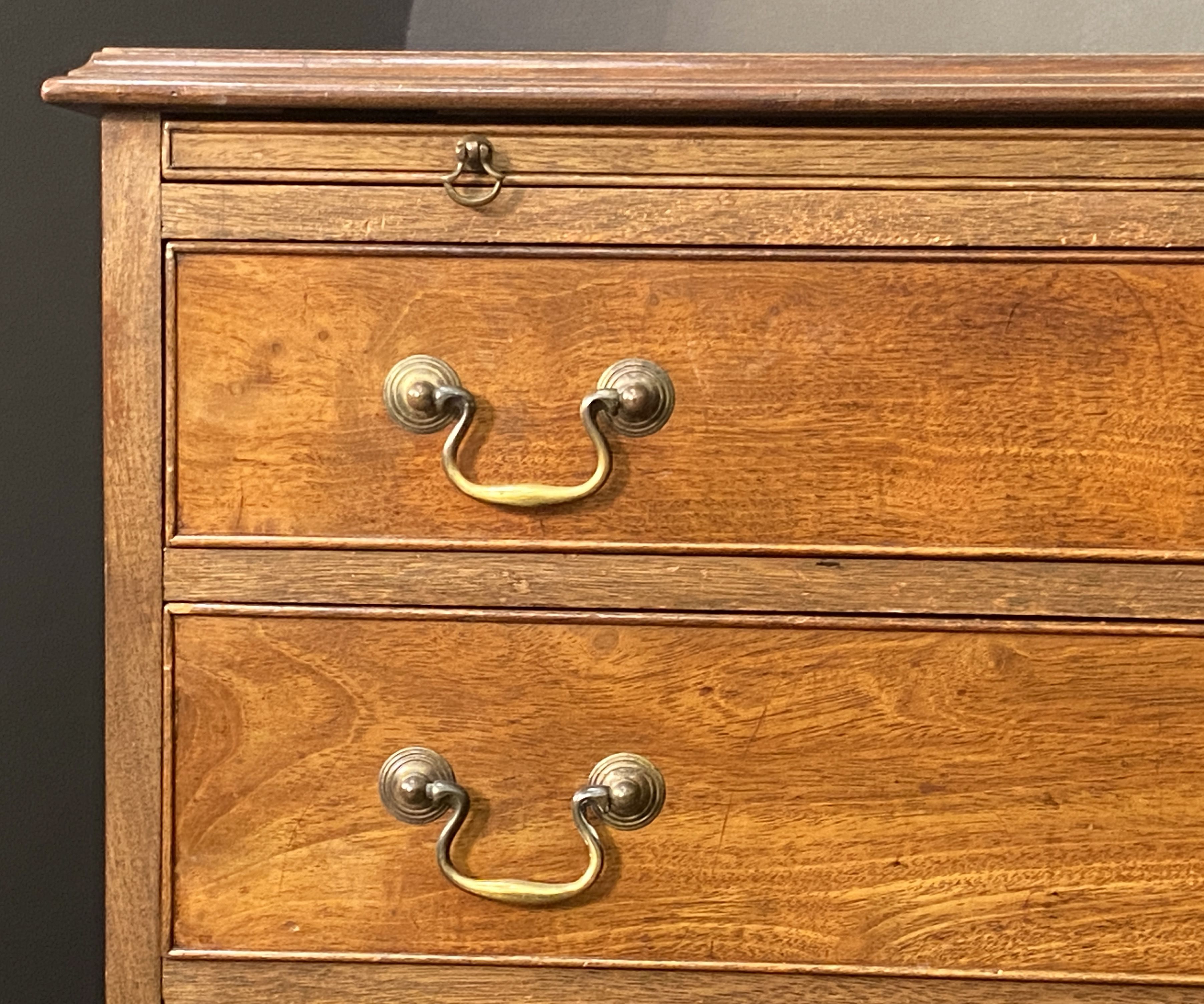 ee650_pair_of_bachelor_chests_93