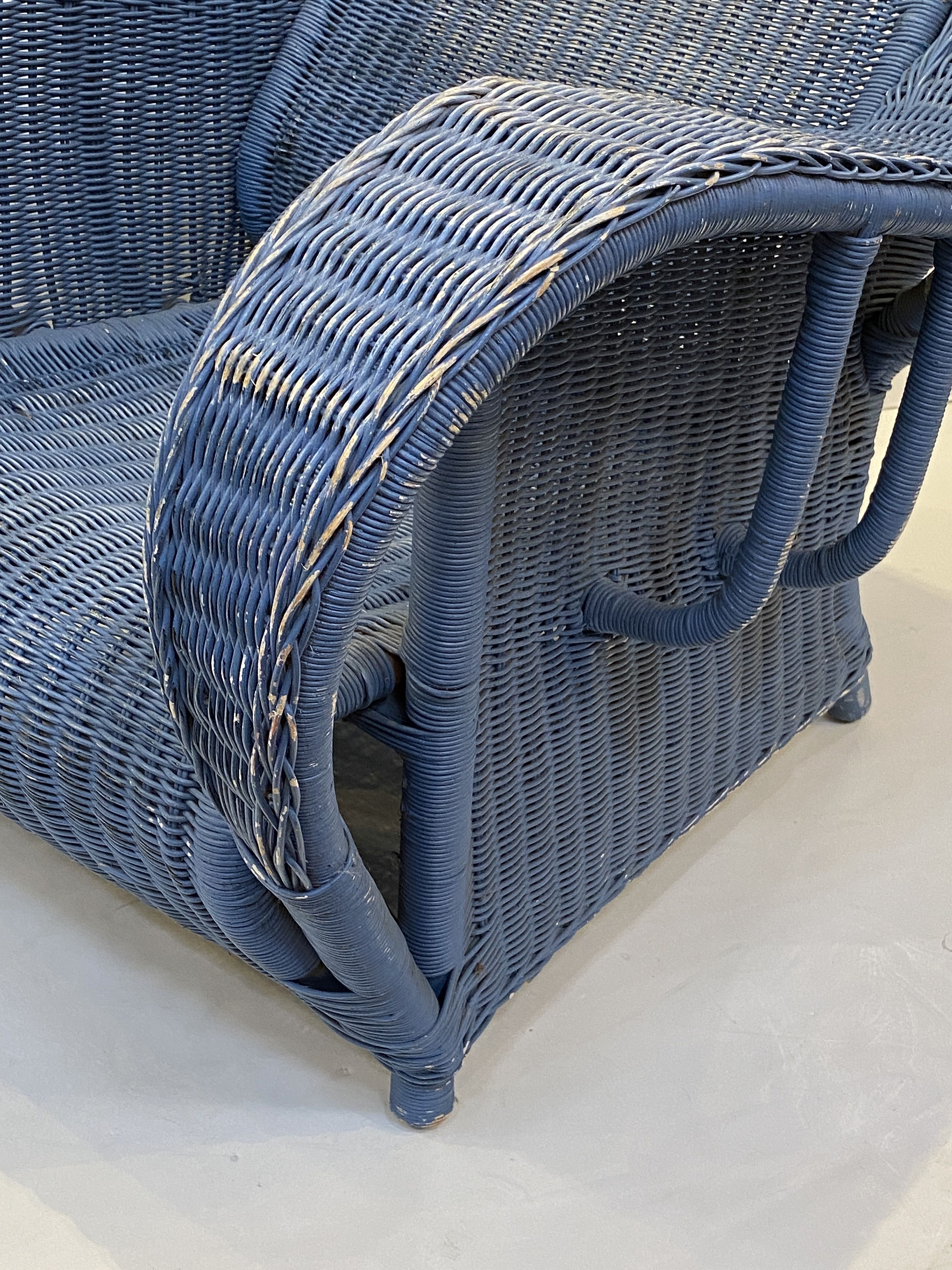 ee652_blue_chairs_5_1812575608